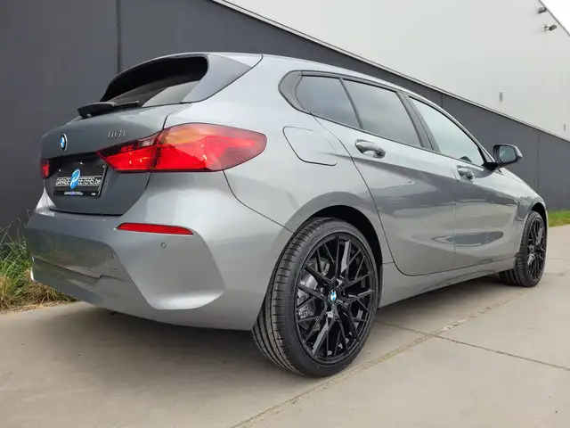 BMW 1 Series view 3