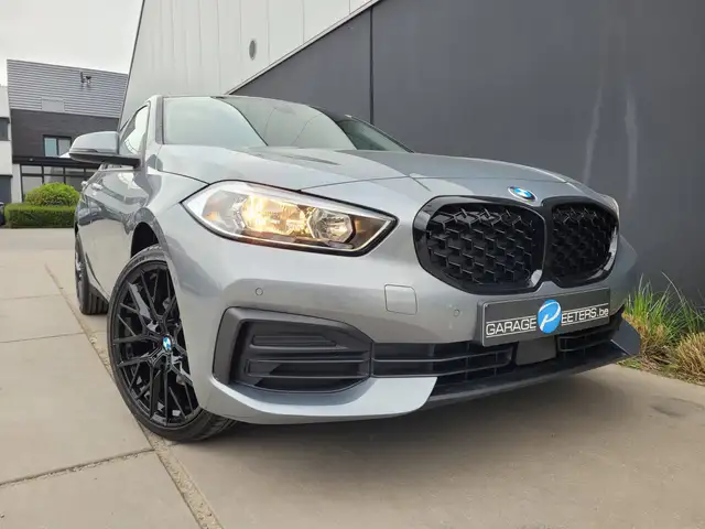 BMW 1 Series view 6