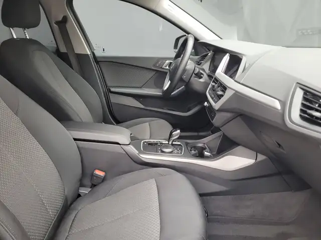 BMW 1 Series view 10