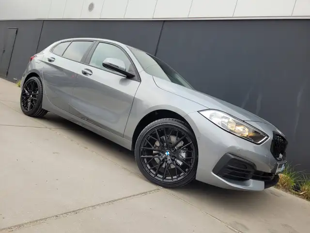 BMW 1 Series view 9
