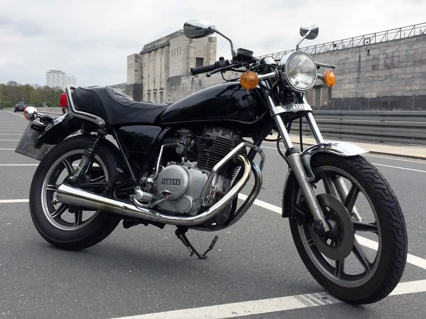 Yamaha XS 400 SE Noir - 1