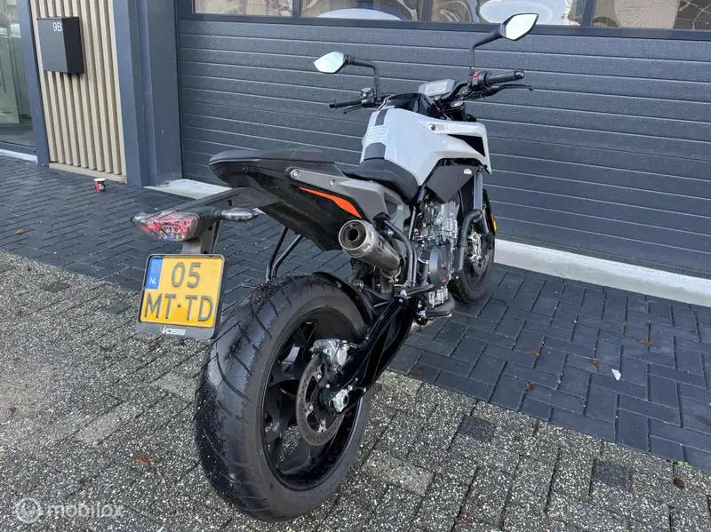 KTM 790 Duke - foto 2