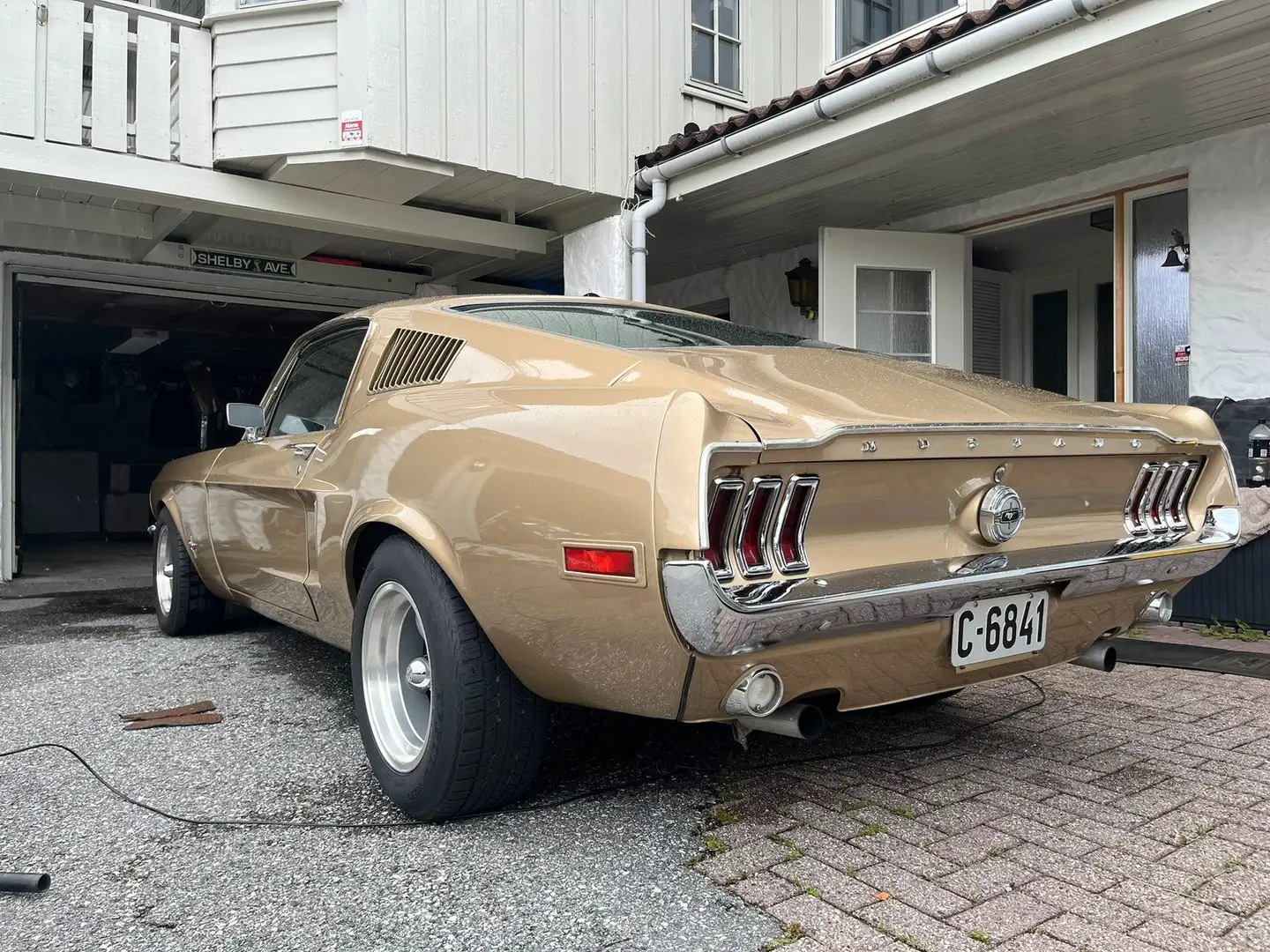 Ford Mustang fastback Bronze - 2