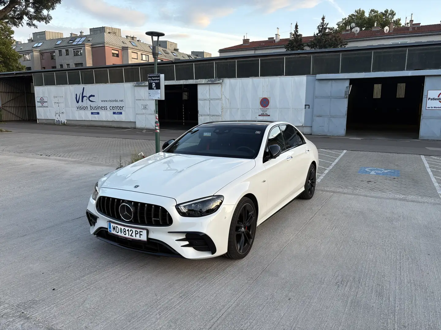 Mercedes-Benz E 53 AMG 4MATIC+ Aut. Mercedes-AMG E 53 | RACE MODE - 1