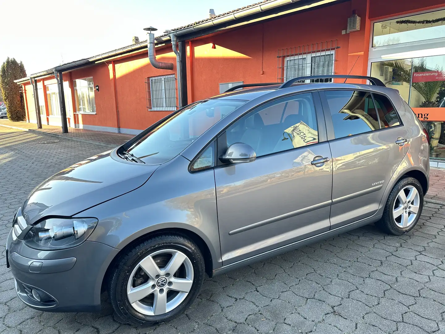 Volkswagen Golf Plus United * AHK * Neuer Tüv und Service bei Kauf * Grau - 1