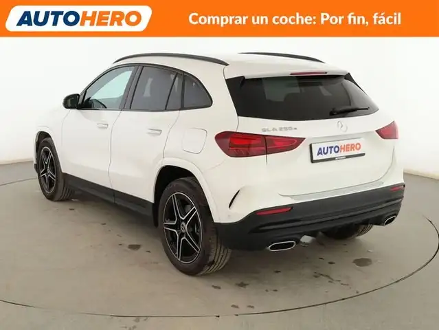 Mercedes-Benz GLA view 4