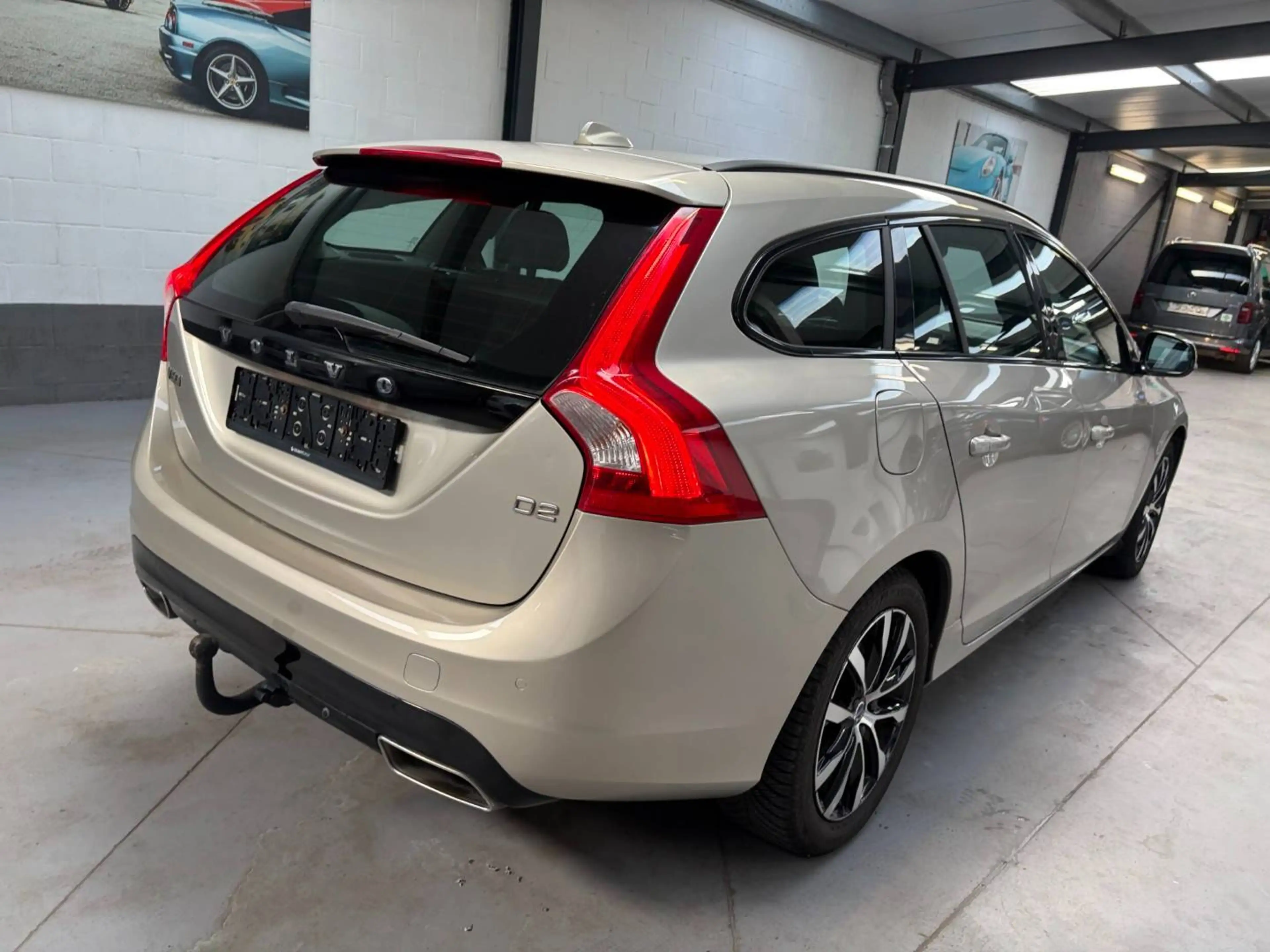 Volvo V60 V60 2.0 D2 Dynamic Edition — photo 2