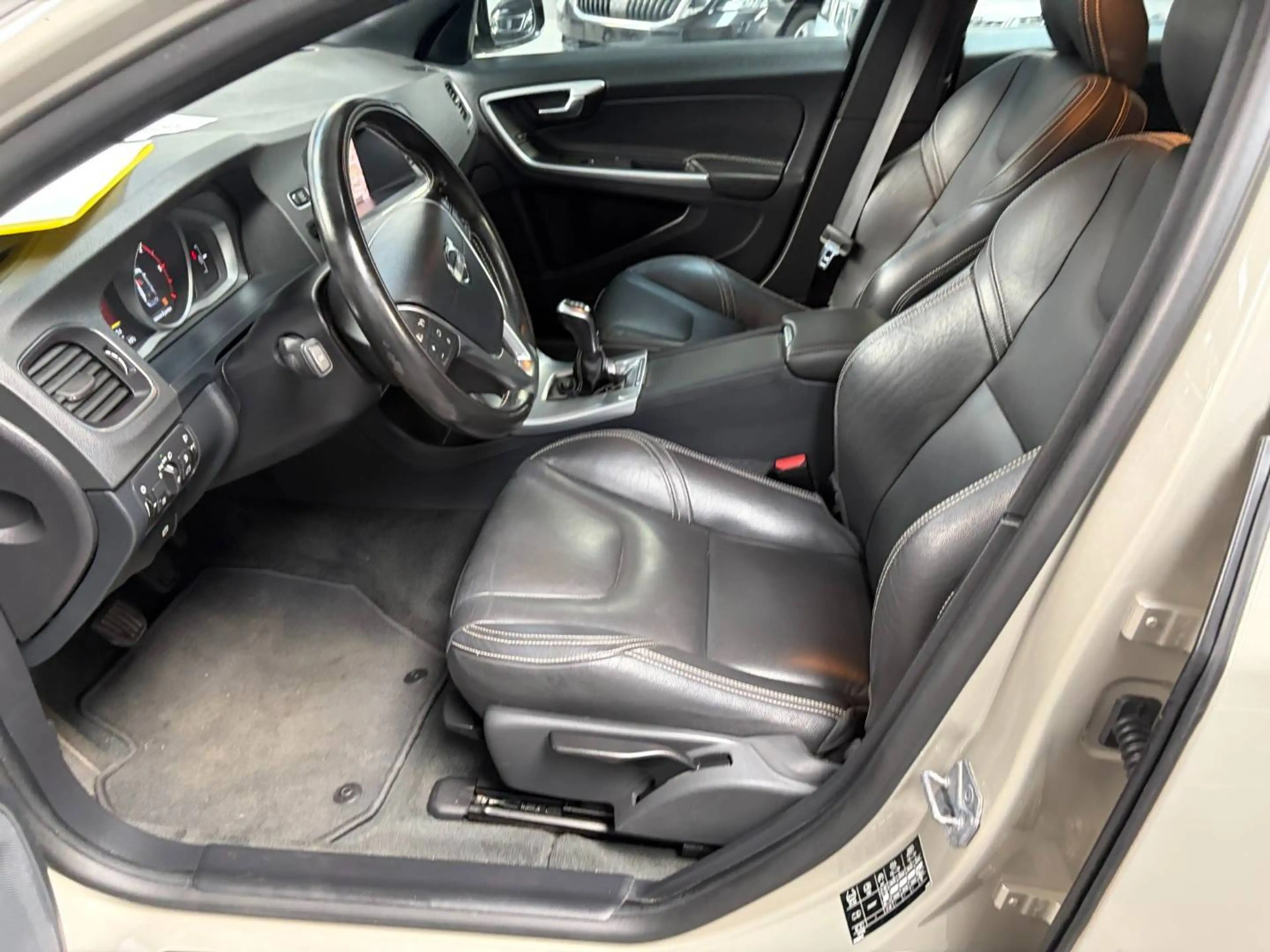 Volvo V60 V60 2.0 D2 Dynamic Edition — photo 11