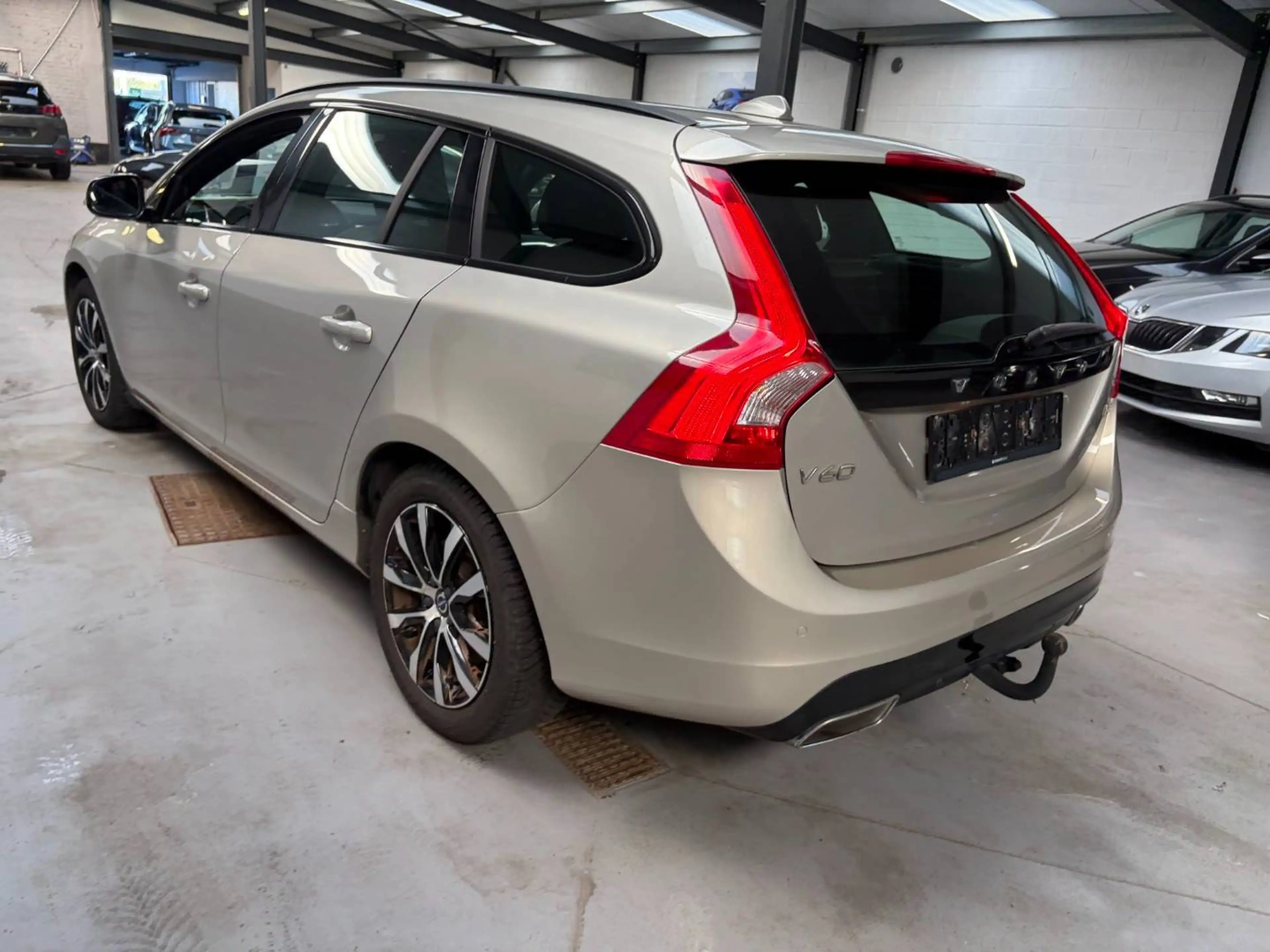 Volvo V60 V60 2.0 D2 Dynamic Edition — photo 4