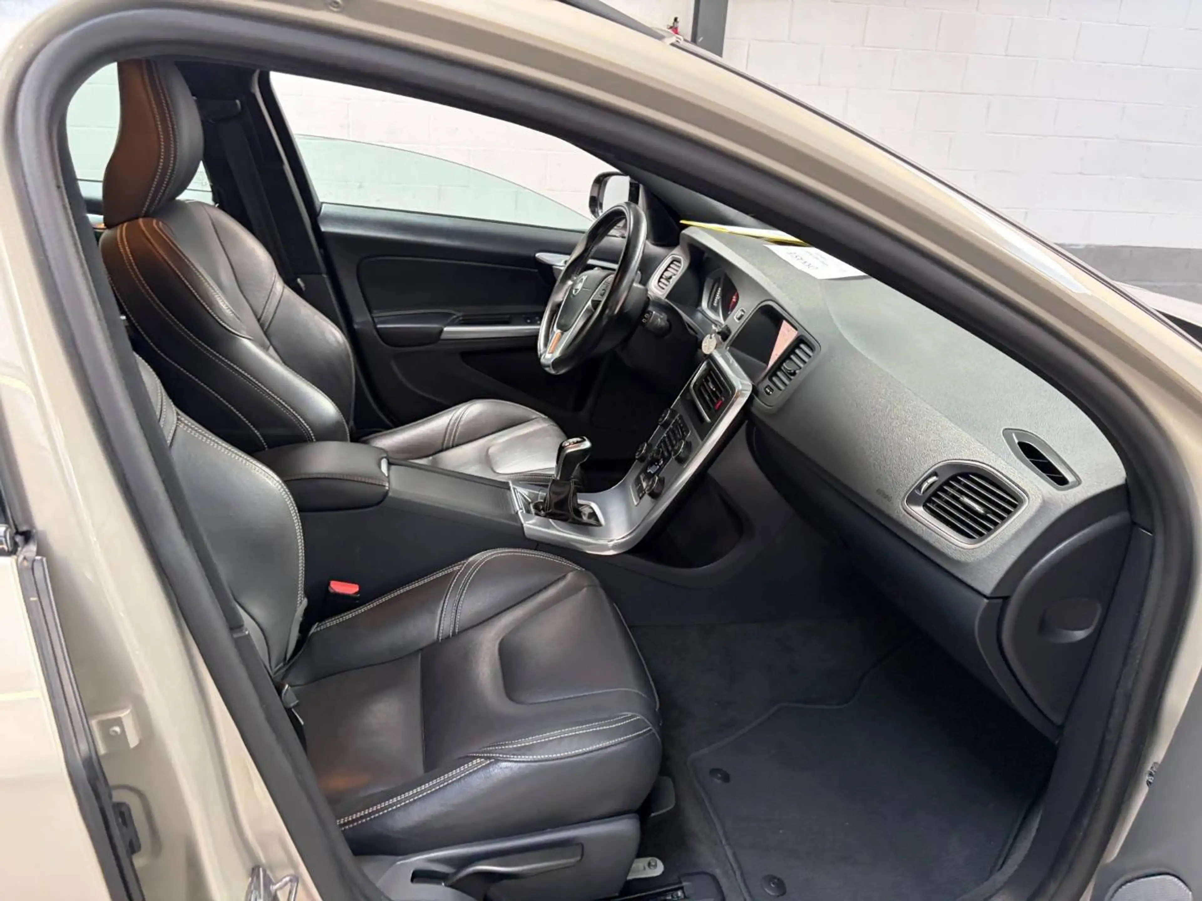 Volvo V60 V60 2.0 D2 Dynamic Edition — photo 12
