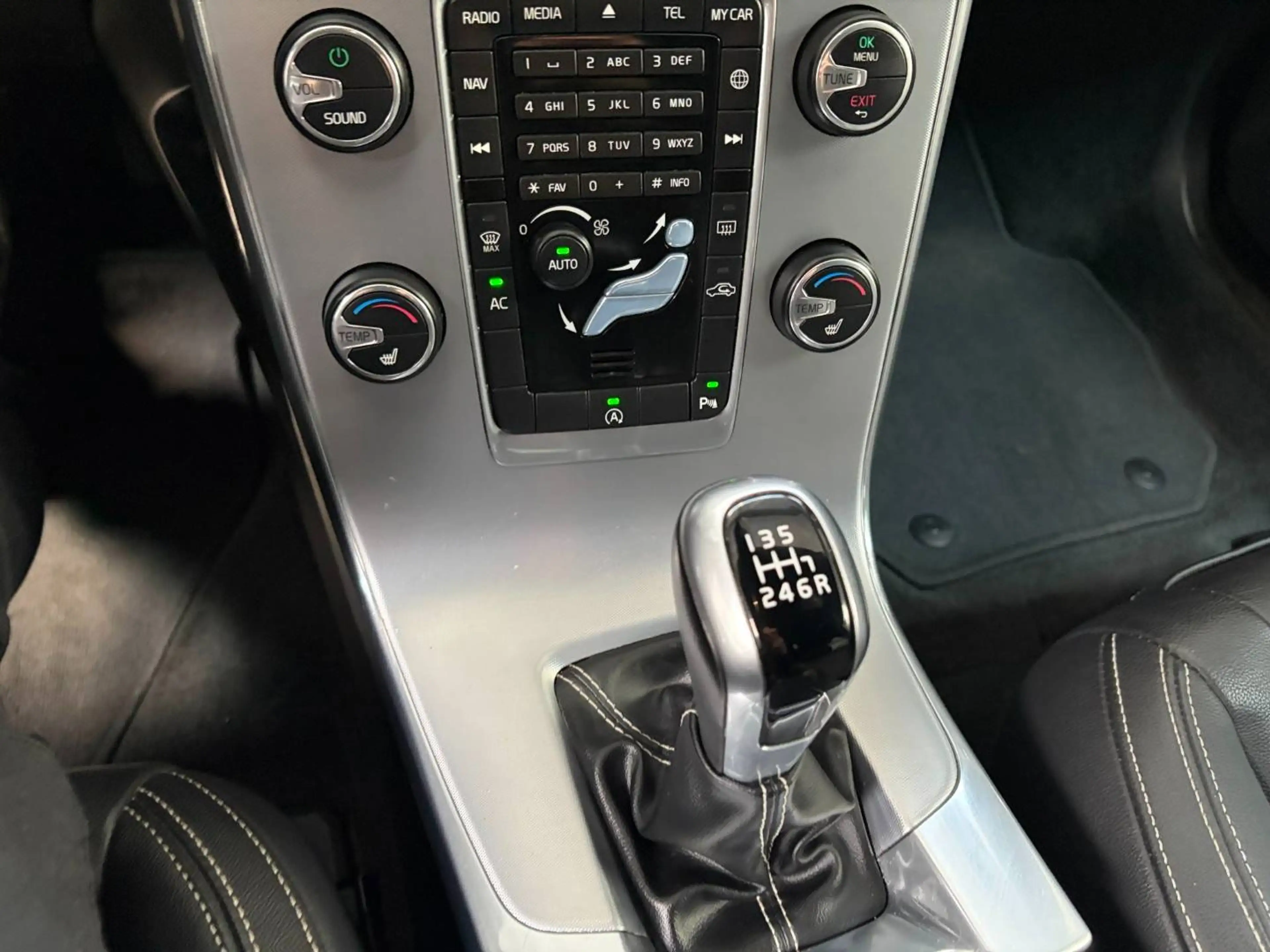 Volvo V60 V60 2.0 D2 Dynamic Edition — photo 10