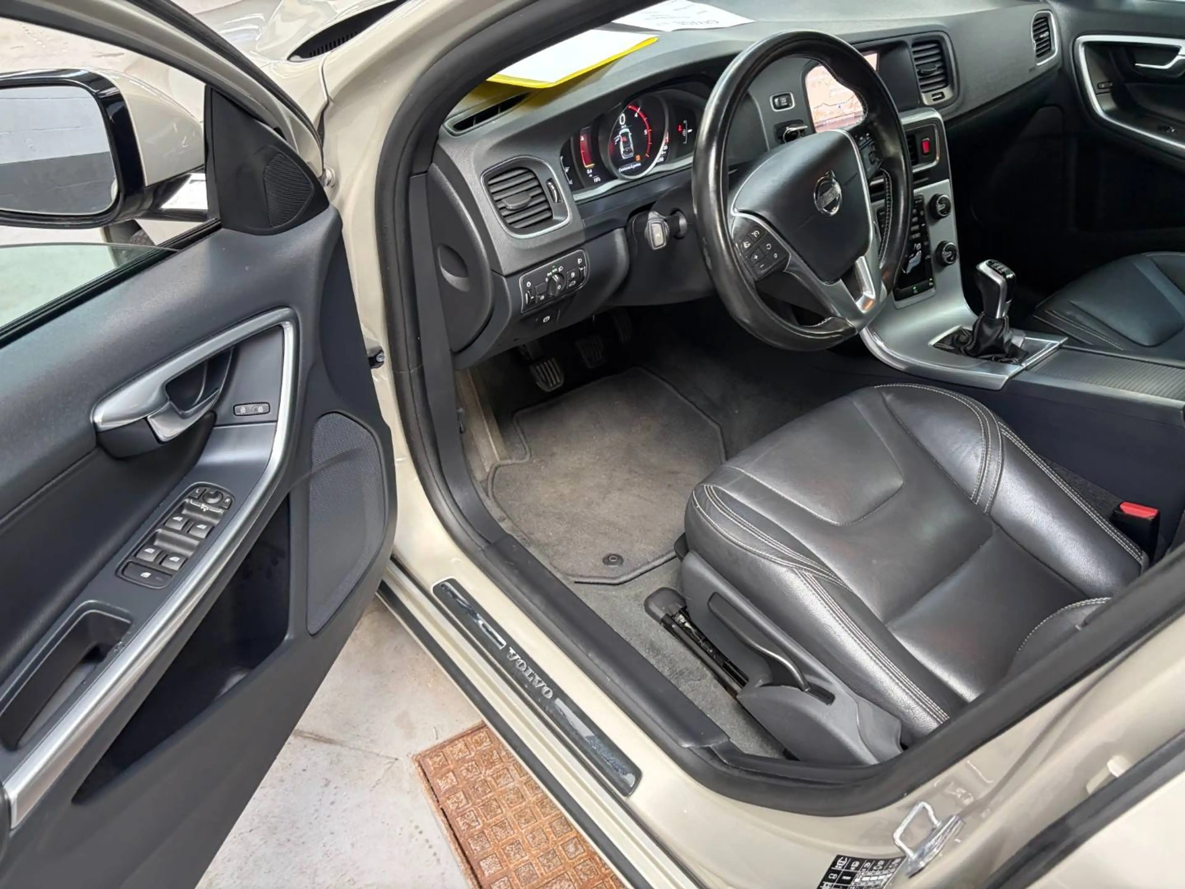 Volvo V60 V60 2.0 D2 Dynamic Edition — photo 5