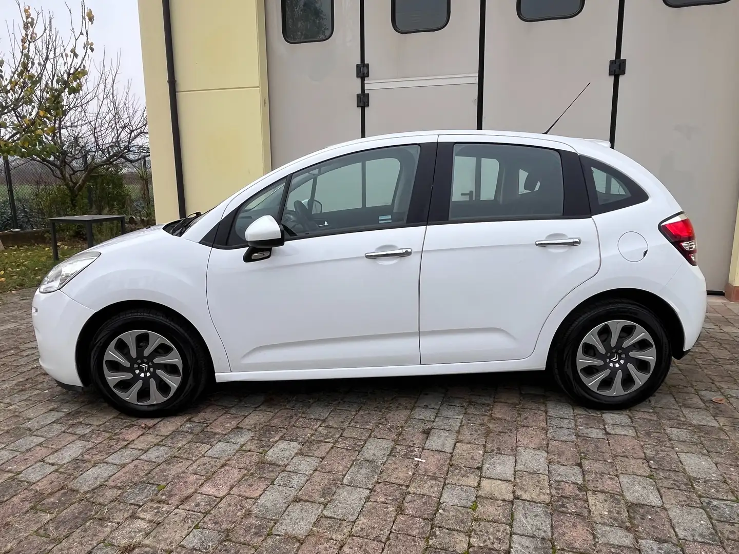 Citroen C3 C3 II 1.2 vti Seduction 82cv Weiß - 2