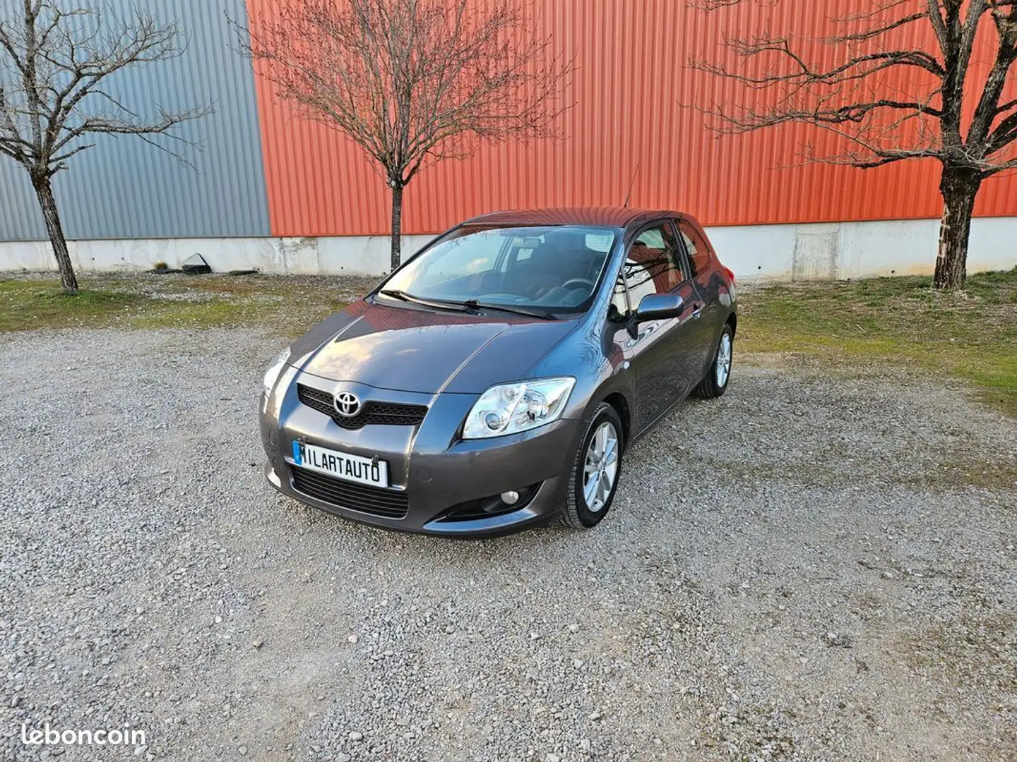 Toyota Auris 2.0 D-4D 126Ch Très Bon Etat... Gris - 1