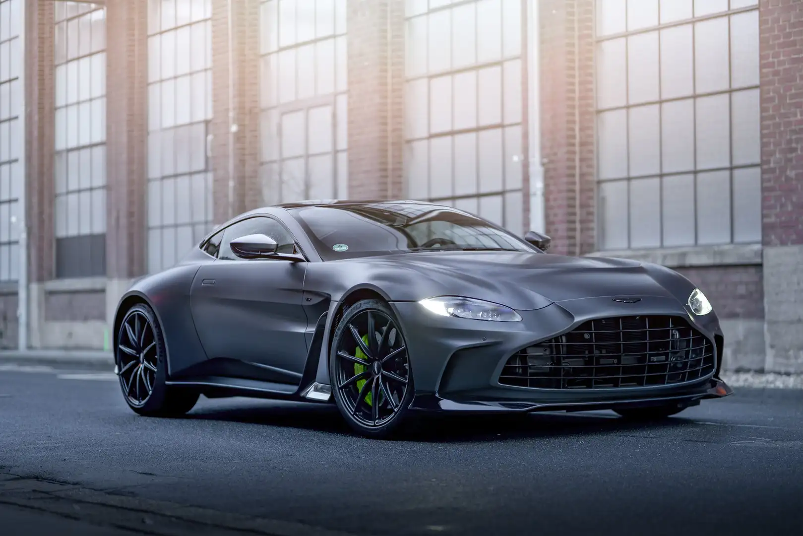 Aston Martin Vantage V12 VANTAGE | 1. HD. | LIMITED | 1 OF 333 Gris - 1