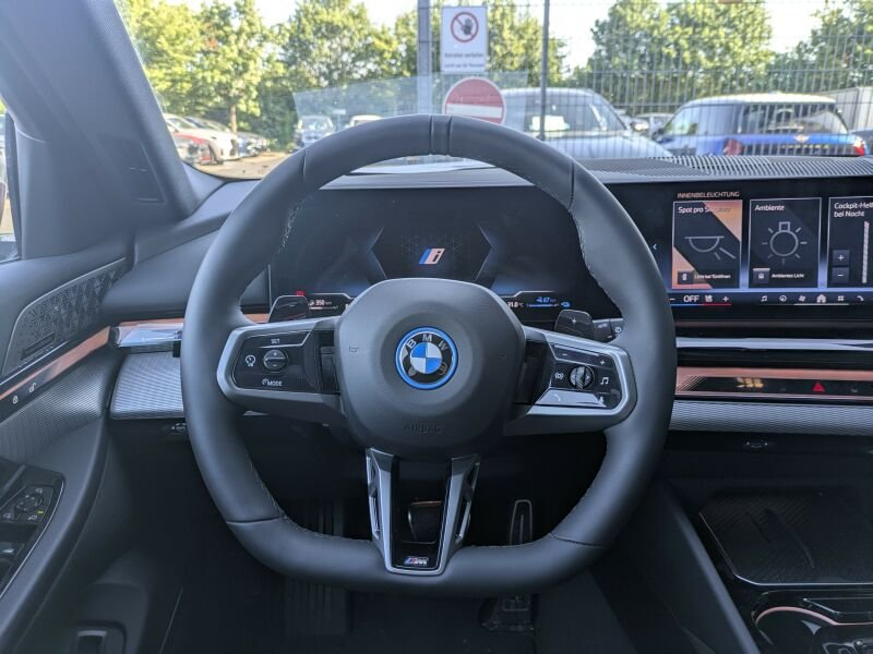 BMW 550 e xDrive Touring M Sport *AKTIONSPREIS* — photo 8