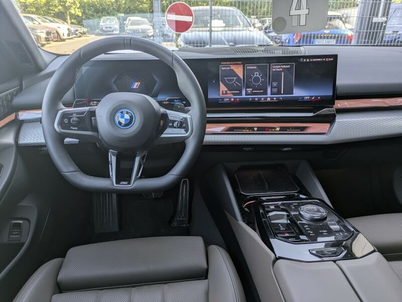 BMW 550 e xDrive Touring M Sport *AKTIONSPREIS* — photo 7