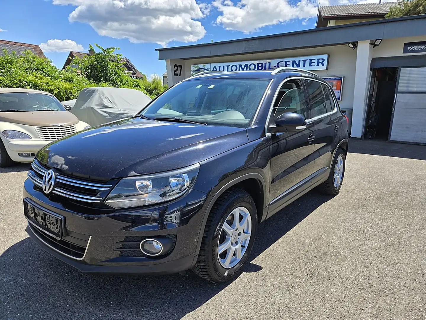 Volkswagen Tiguan 2,0 TDI Sport&Style BMT DPF Schwarz - 1