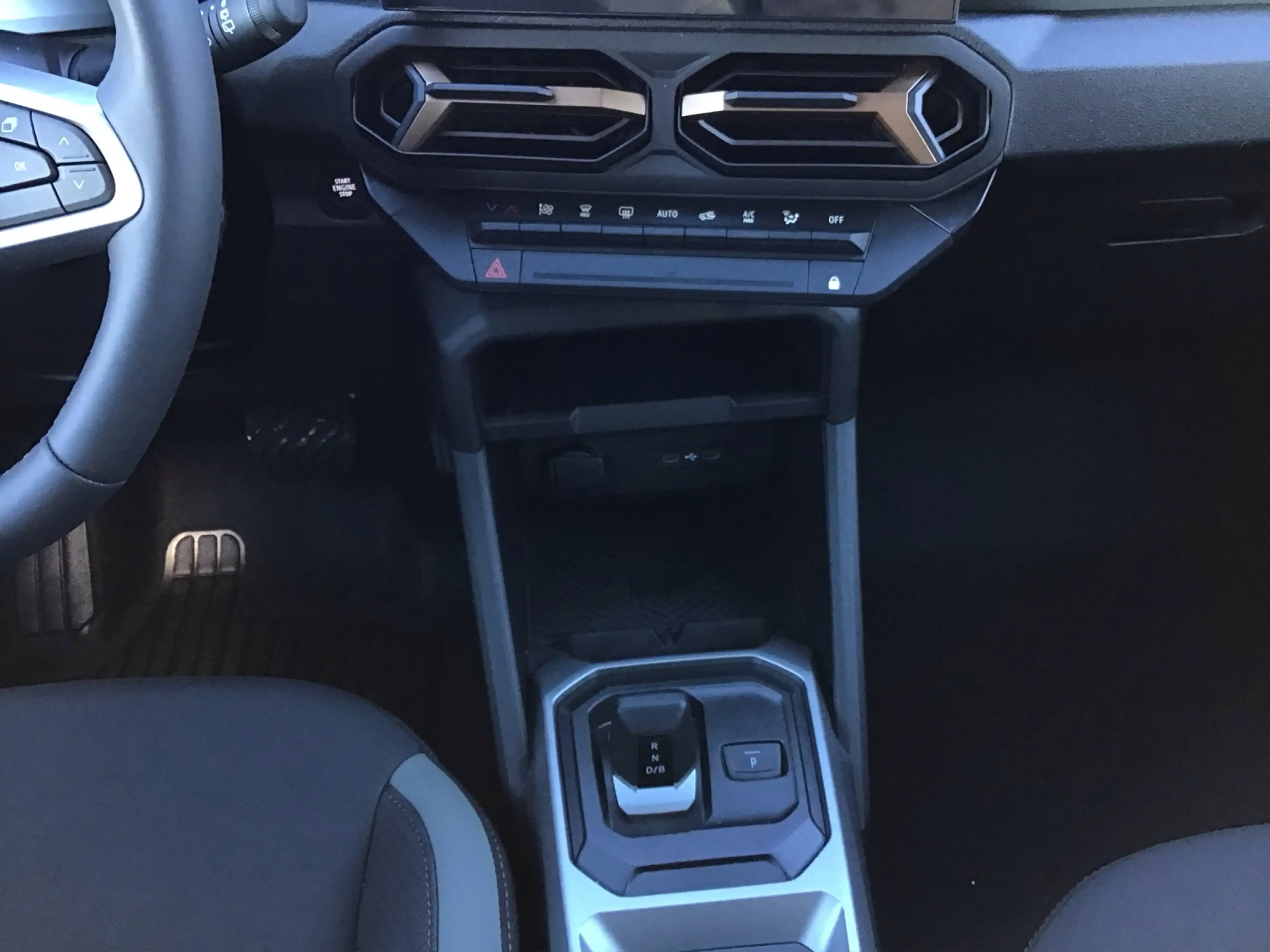 Dacia Duster III Extreme Hybrid 140 — photo 14