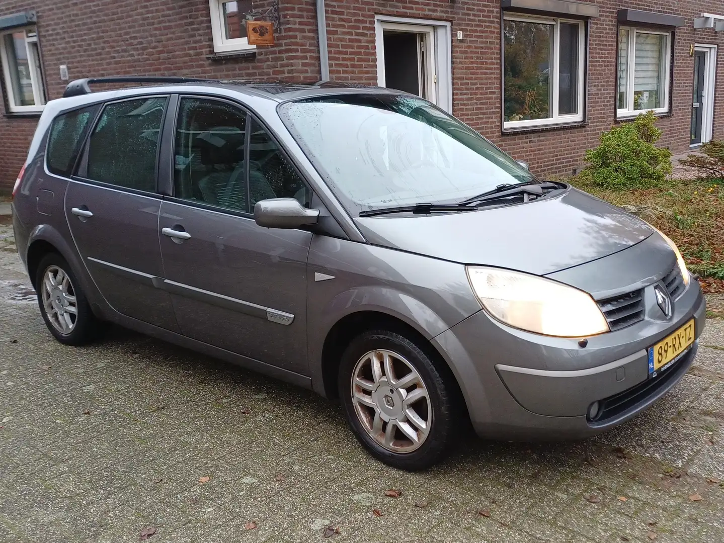 Renault Scenic Scenic 2.0-16V Tech Line Grijs - 1