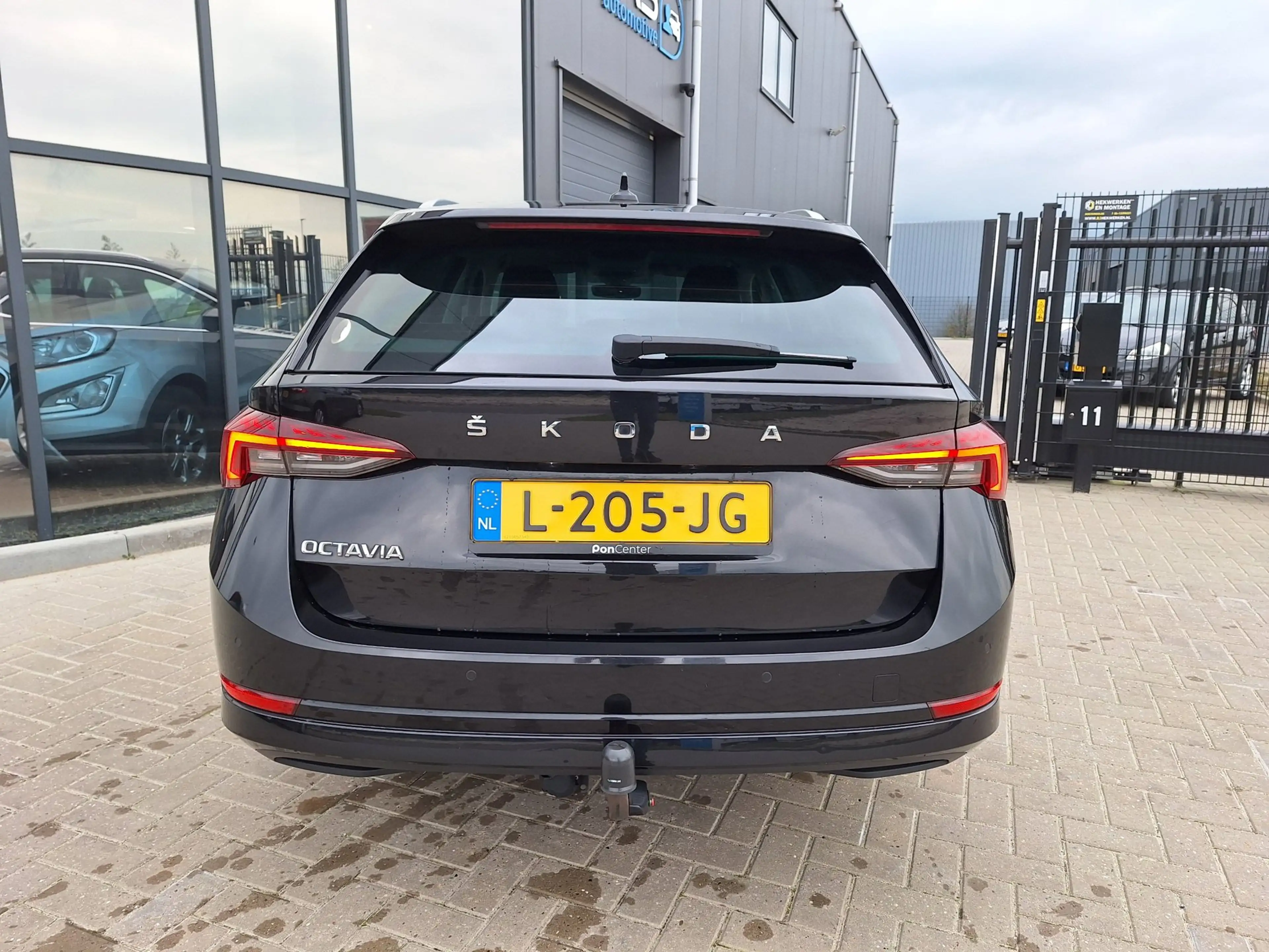 Skoda Octavia Combi 1.0 TSI Business Edition DEALER OH — photo 9