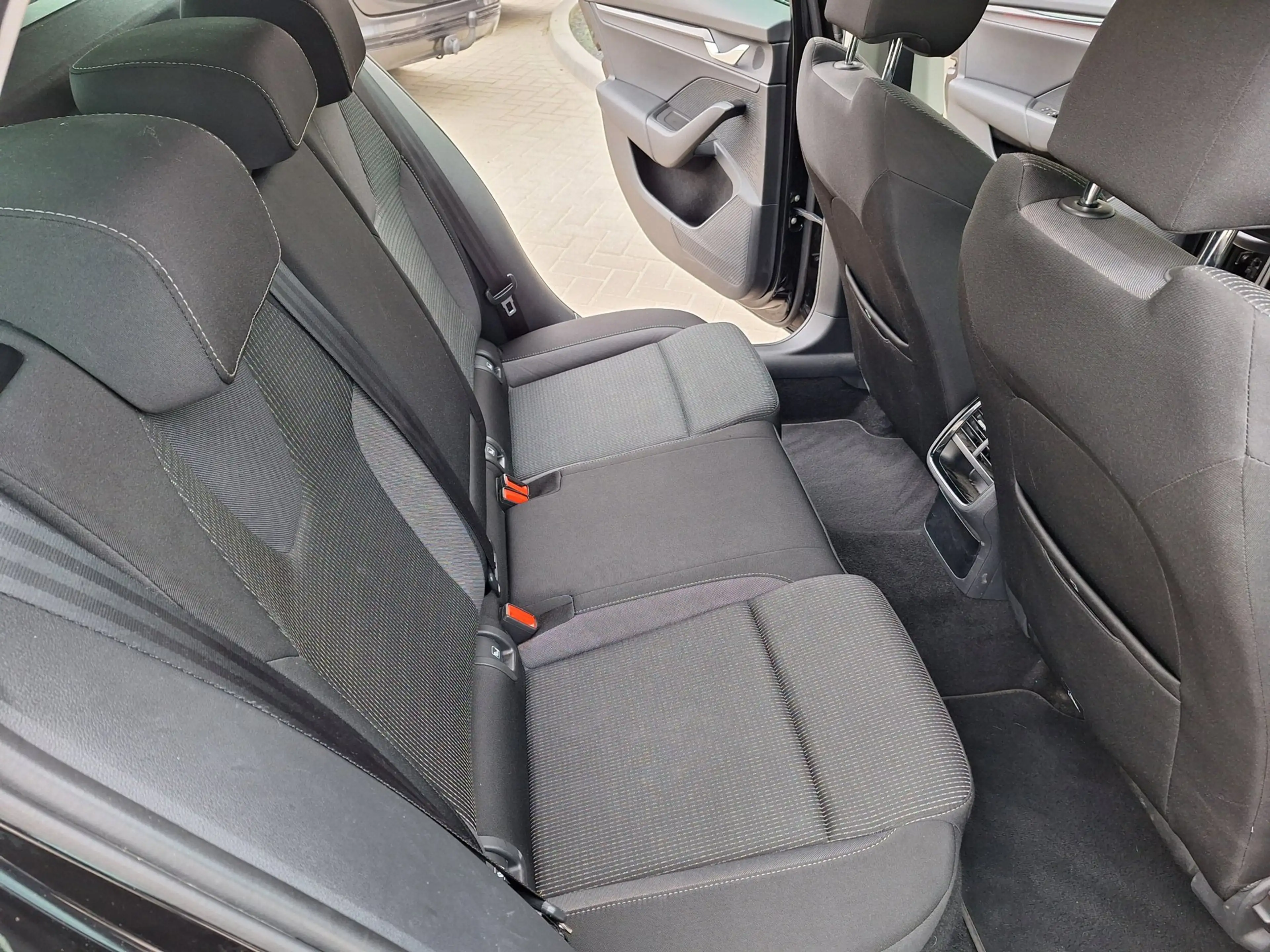 Skoda Octavia Combi 1.0 TSI Business Edition DEALER OH — photo 11