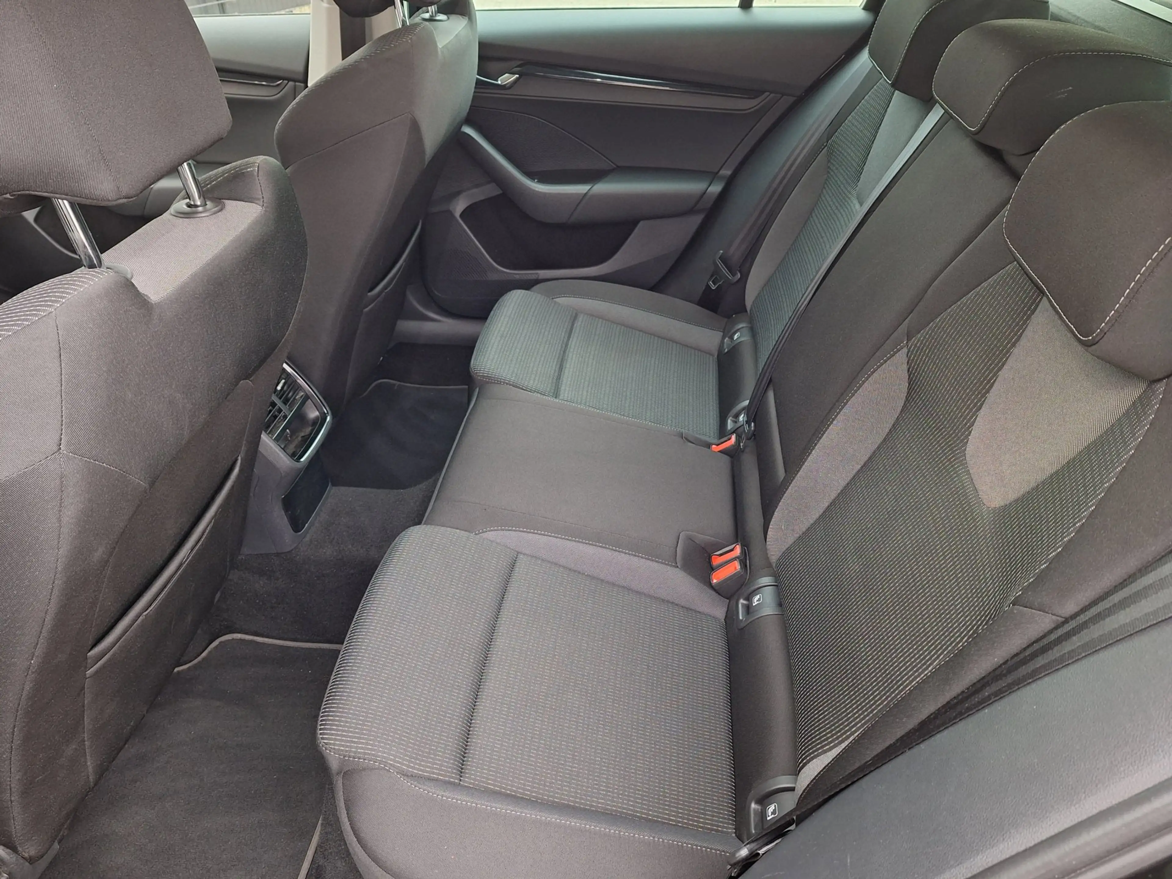 Skoda Octavia Combi 1.0 TSI Business Edition DEALER OH — photo 10