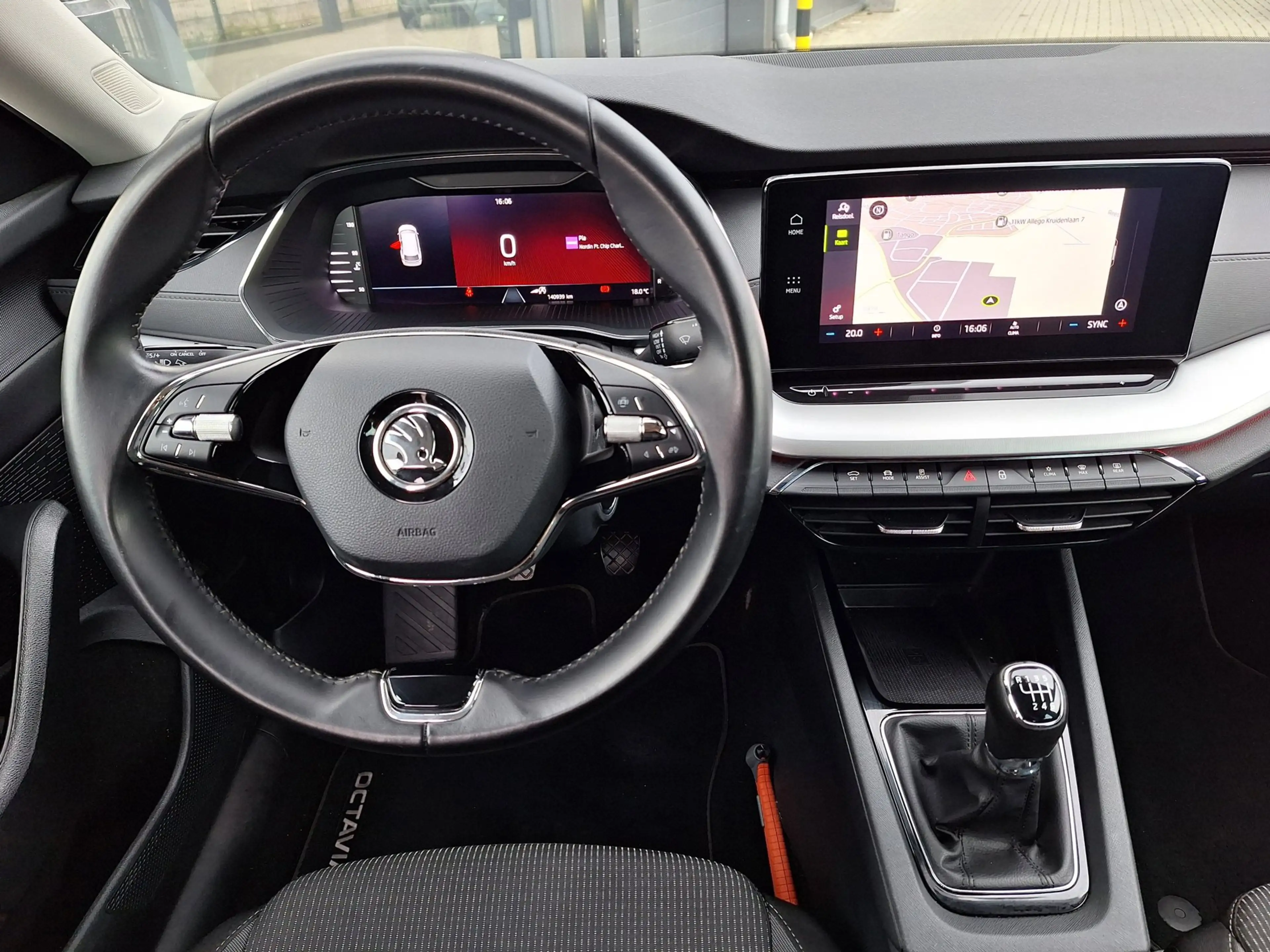 Skoda Octavia Combi 1.0 TSI Business Edition DEALER OH — photo 12