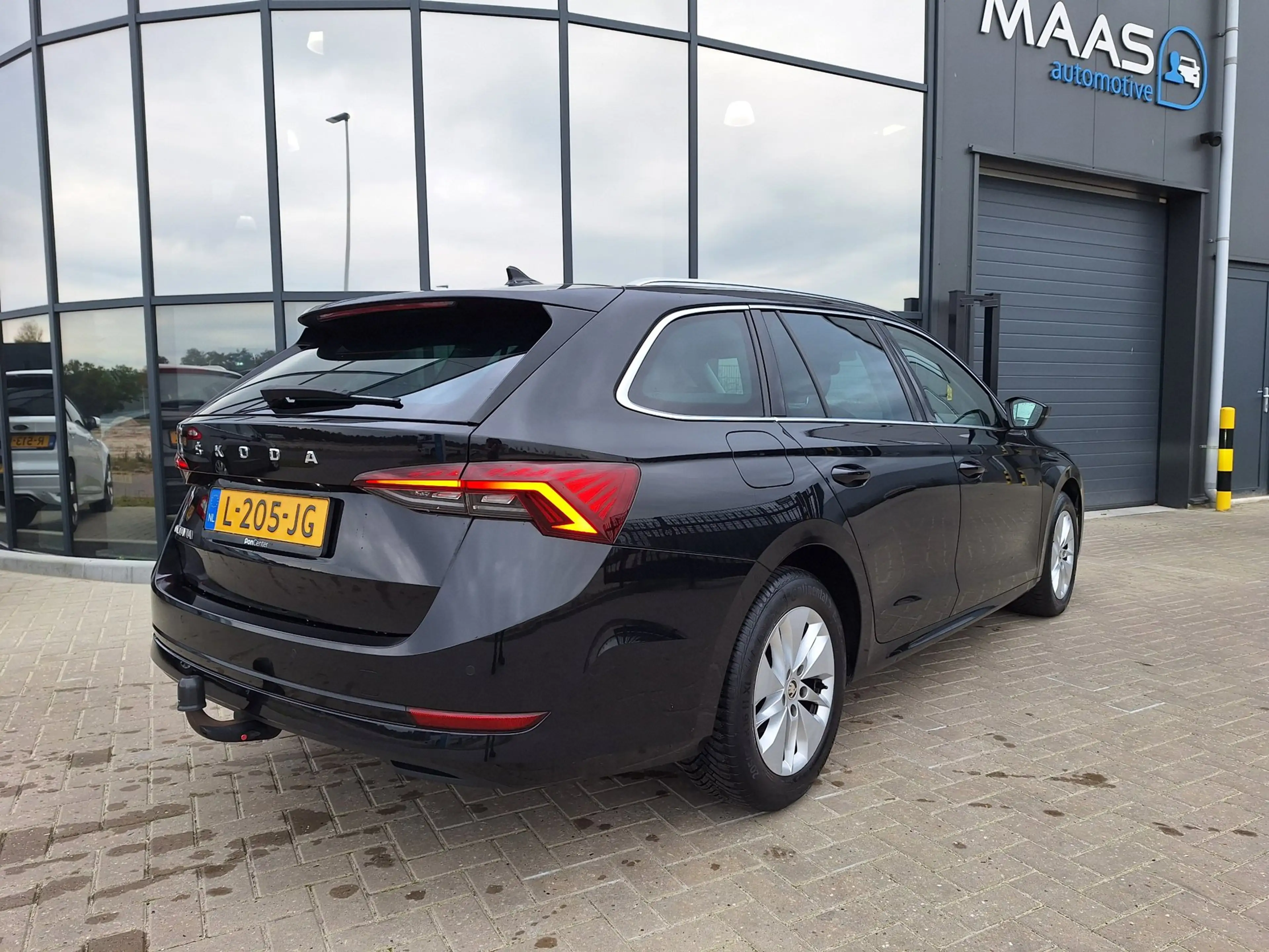 Skoda Octavia Combi 1.0 TSI Business Edition DEALER OH — photo 5