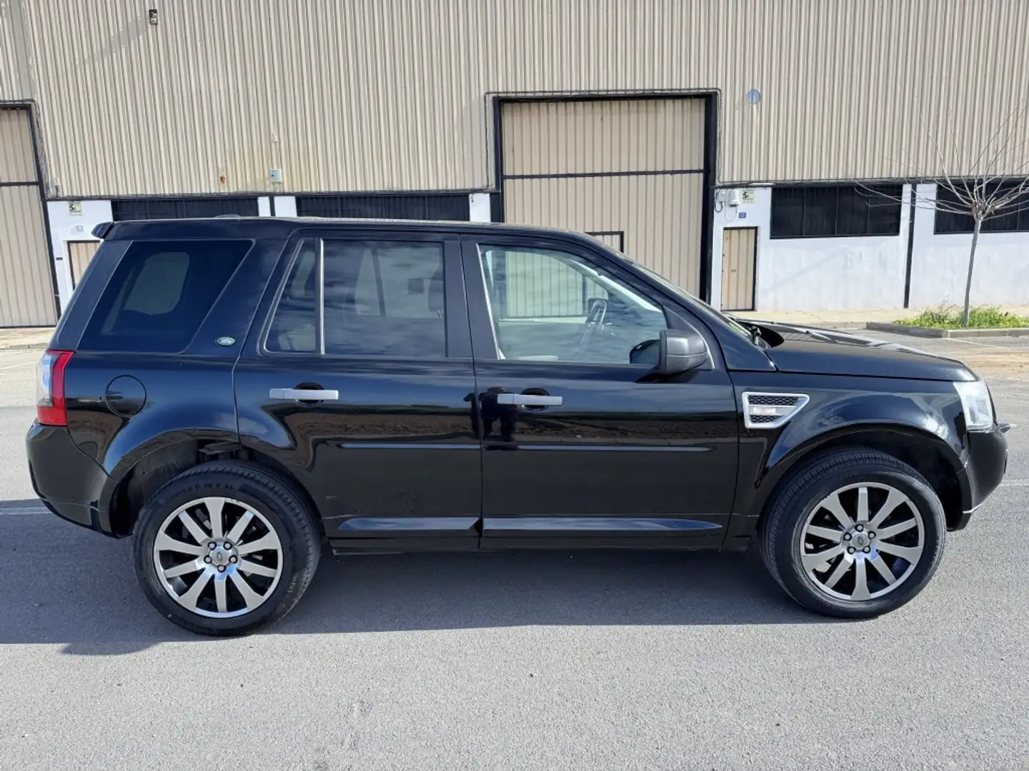 Land Rover Freelander 2.2Td4 HSE CommandShift Schwarz - 2