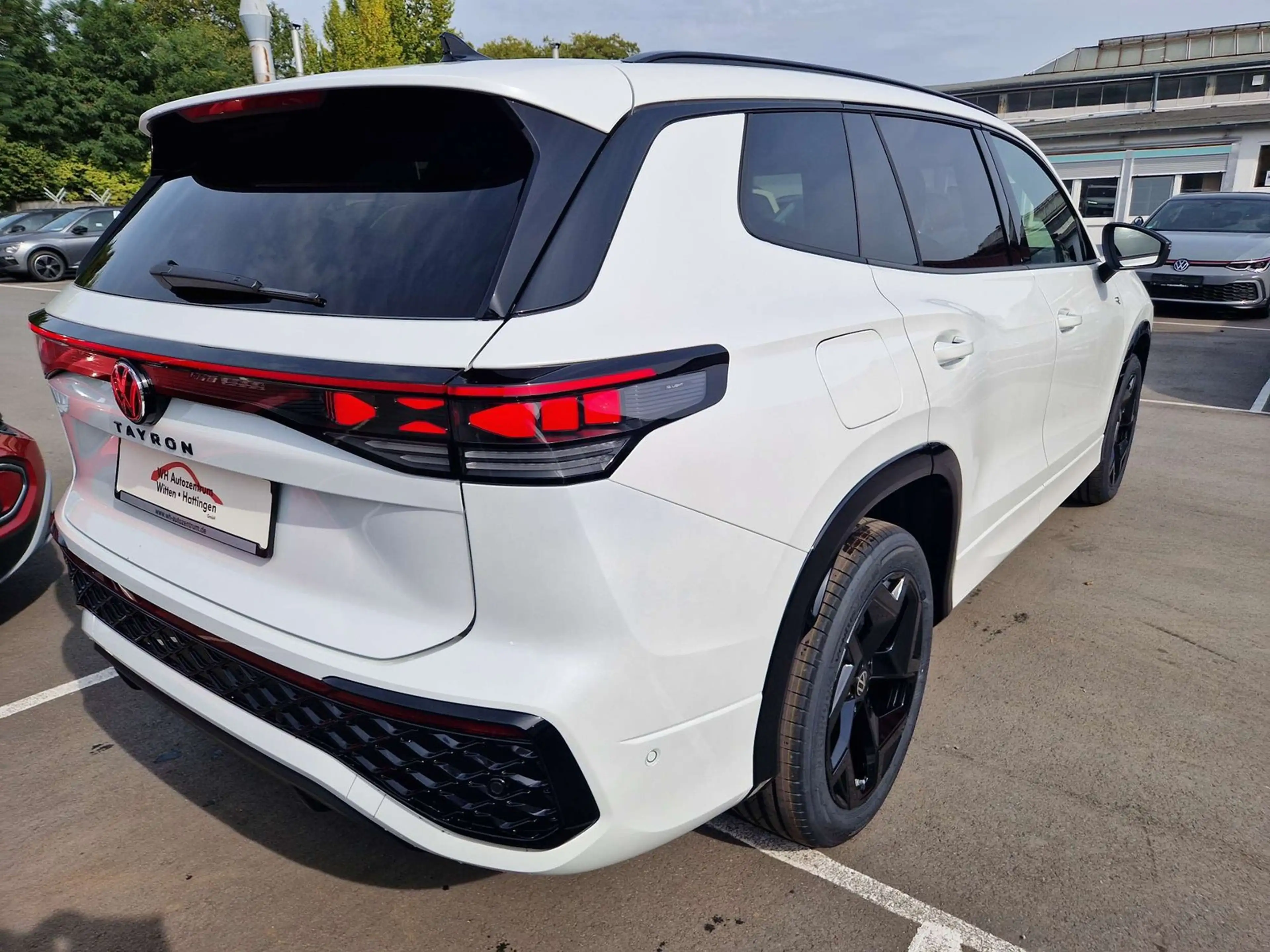 Volkswagen Tayron 1,5 eHybrid DSG R-LINE BLACK STYLE PANORAMA NAV... — photo 2