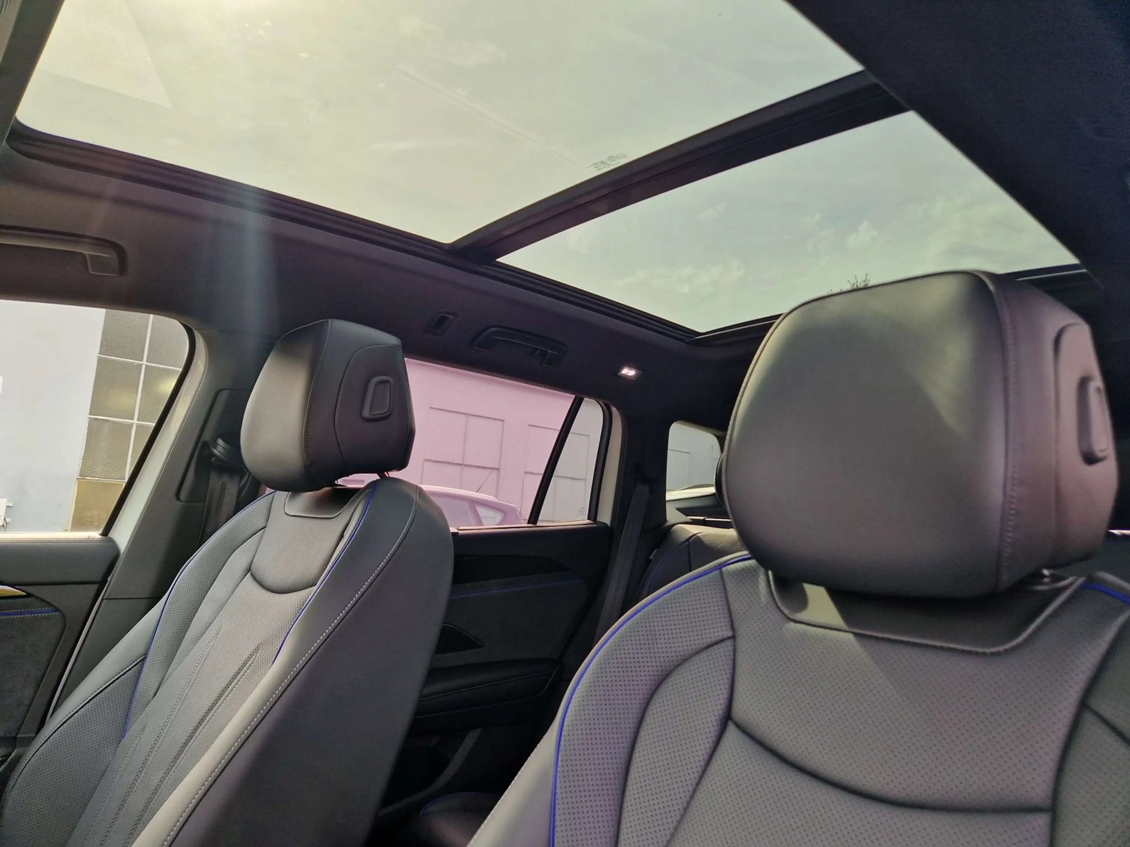 Volkswagen Tayron 1,5 eHybrid DSG R-LINE BLACK STYLE PANORAMA NAV... — photo 5