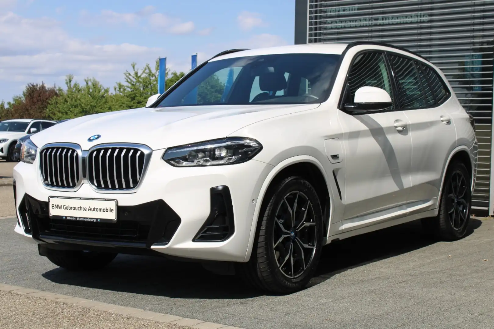 BMW X3 xDrive30e M Sportpaket Navi LED Kamera DAB SH Weiß - 1