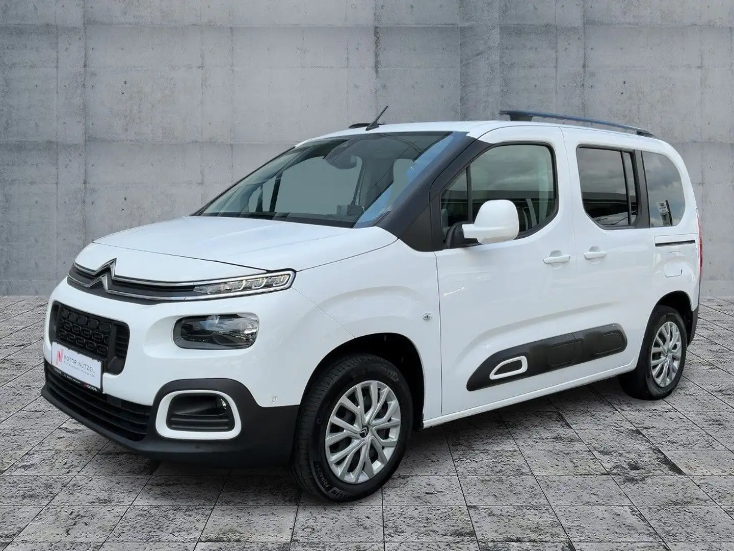 Citroen Berlingo Blue HDI 130 SHINE NAVI+SHZ+RFK+GRA+DAB Wit - 2