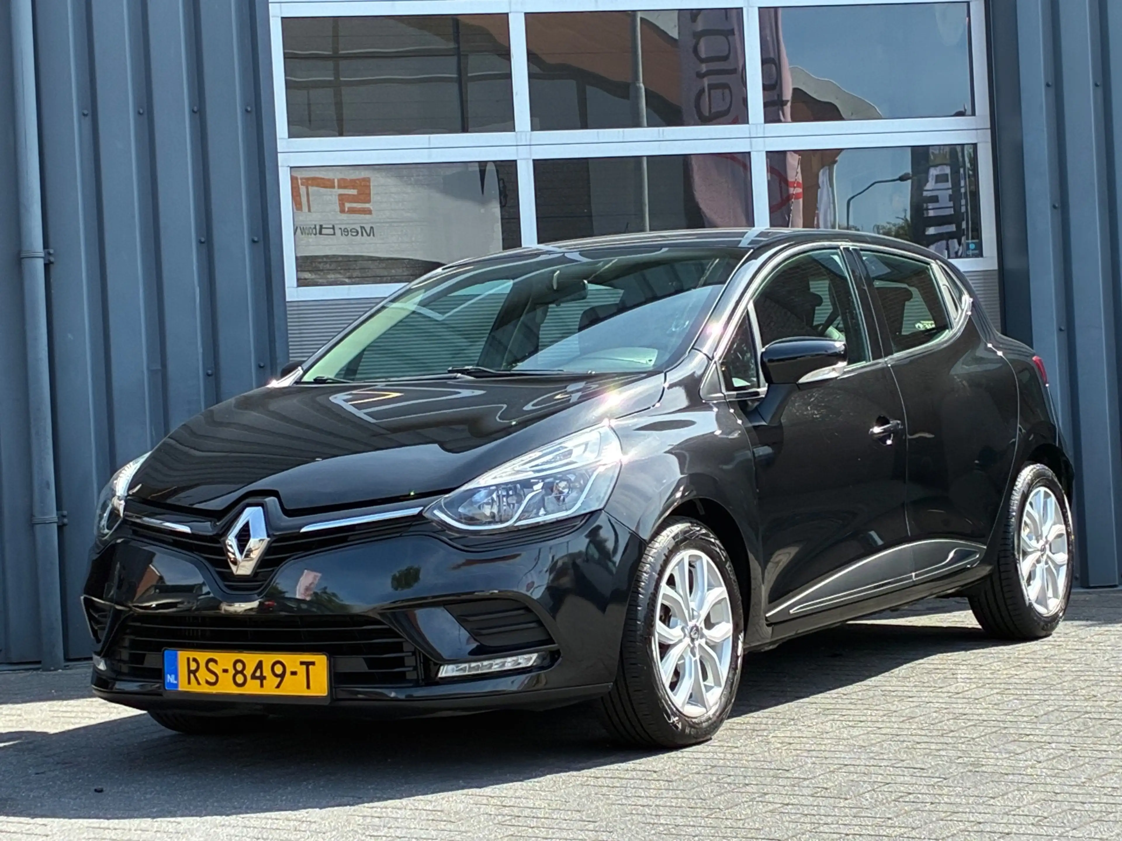 Renault Clio 1.2 TCe 120PK Zen Airconditioning, Navigatie, PDC,
