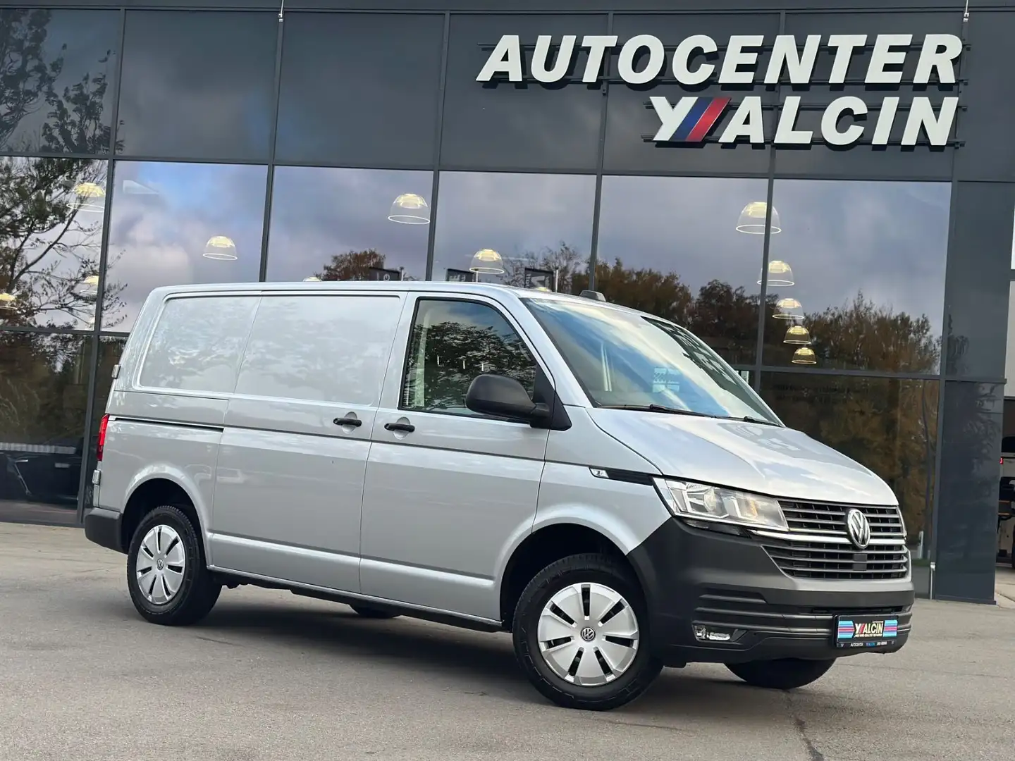 Volkswagen T6 Transporter T6.1 Transporter 2.0 TDI DSG 1.HA/NAV/TEMP/AHK Silber - 1