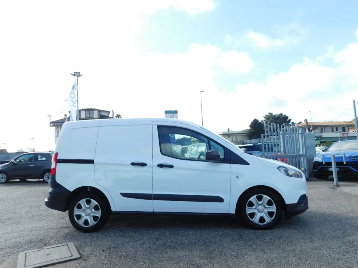 Ford Transit Courier 1.5 TDCI 75 CV S&S Furgone Plus Grigio - 2