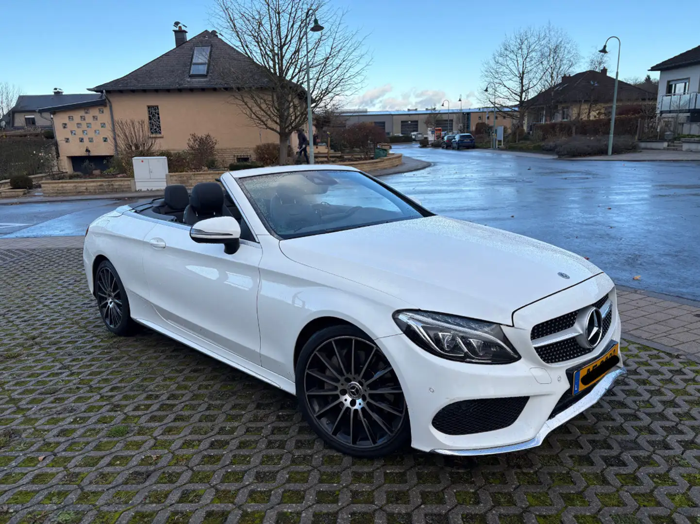 Mercedes-Benz C 250 Cabrio 9G-TRONIC AMG Line - 1