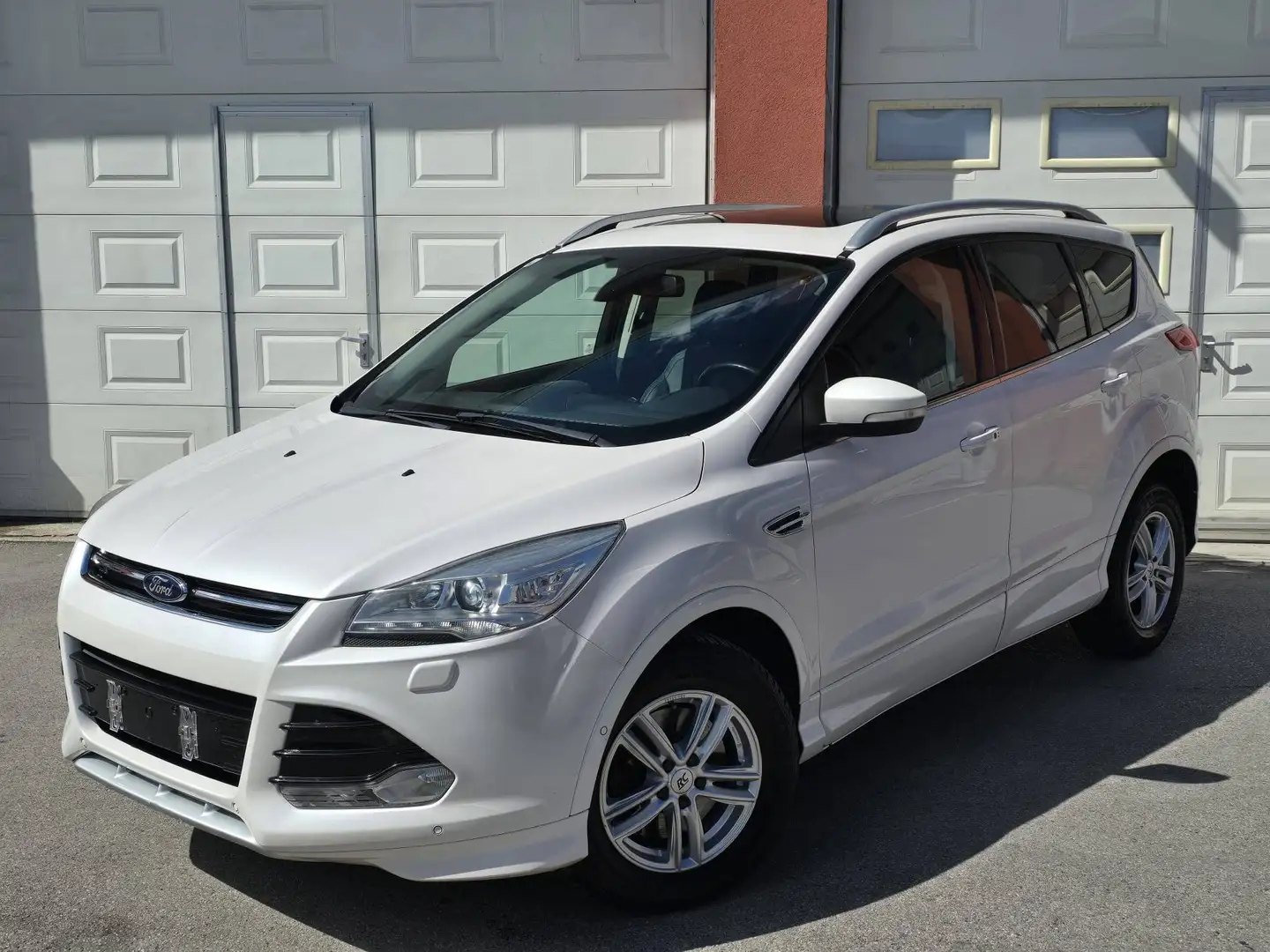 Ford Kuga Kuga 2,0 Titanium S 4x4 TDCI DPF Aut. Weiß - 1