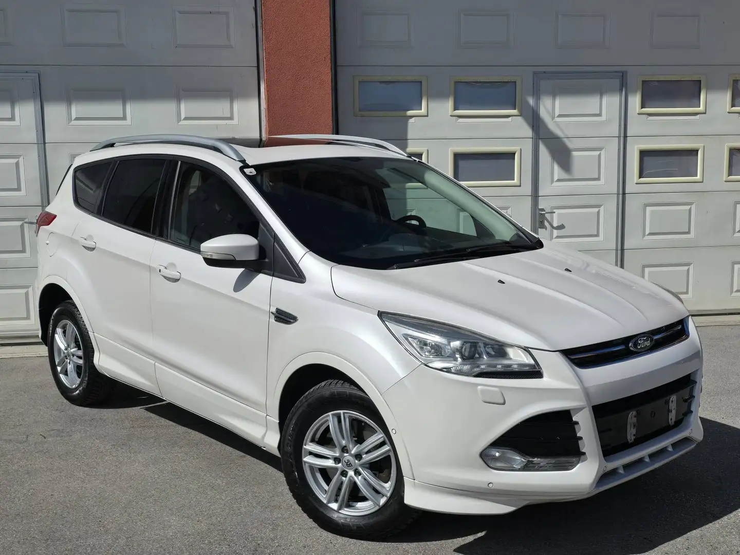Ford Kuga Kuga 2,0 Titanium S 4x4 TDCI DPF Aut. Weiß - 2