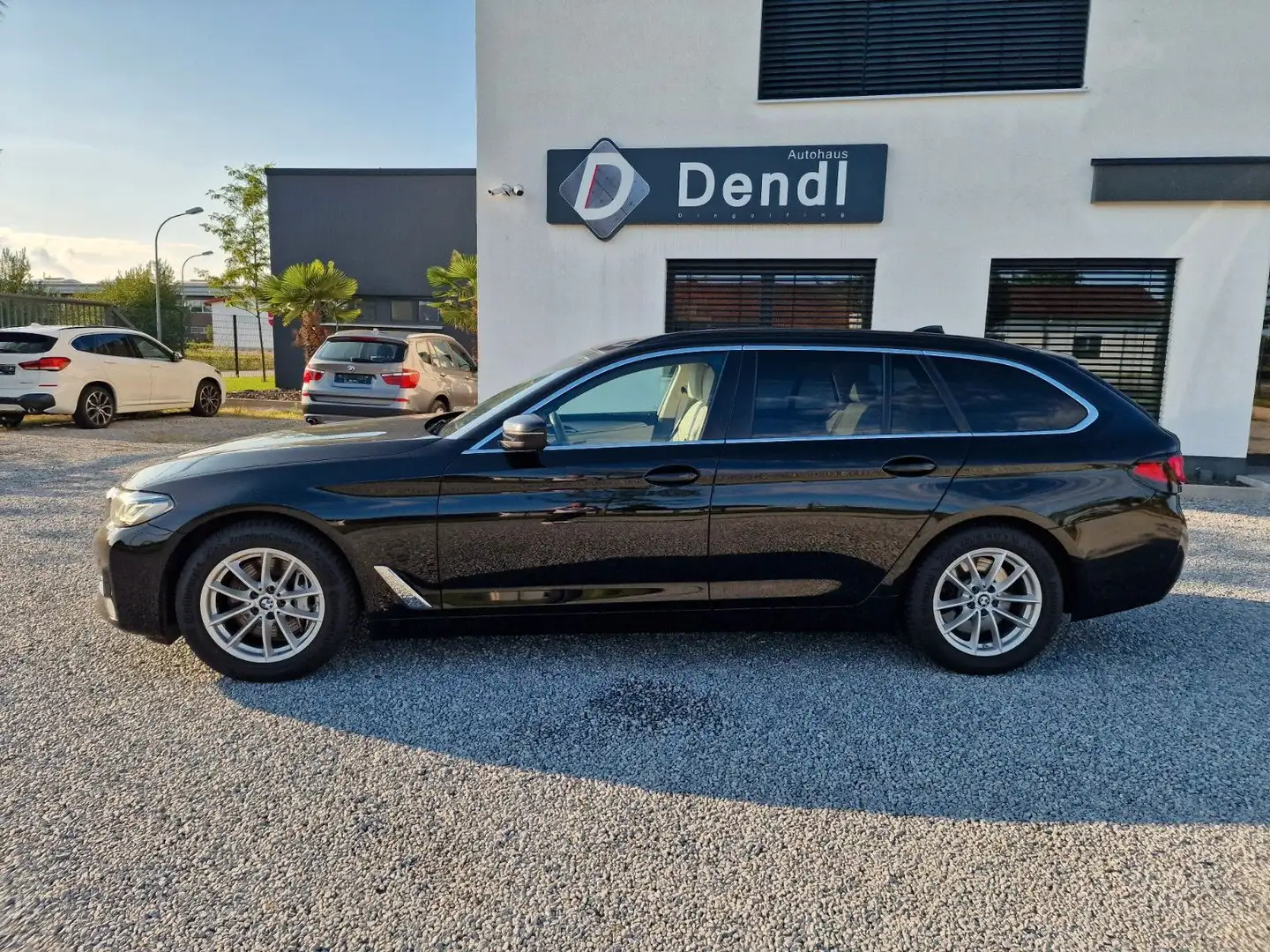 BMW 530 d Touring,Aut.,Leder,LiveCock.Prof,Laser,HiFi Schwarz - 2