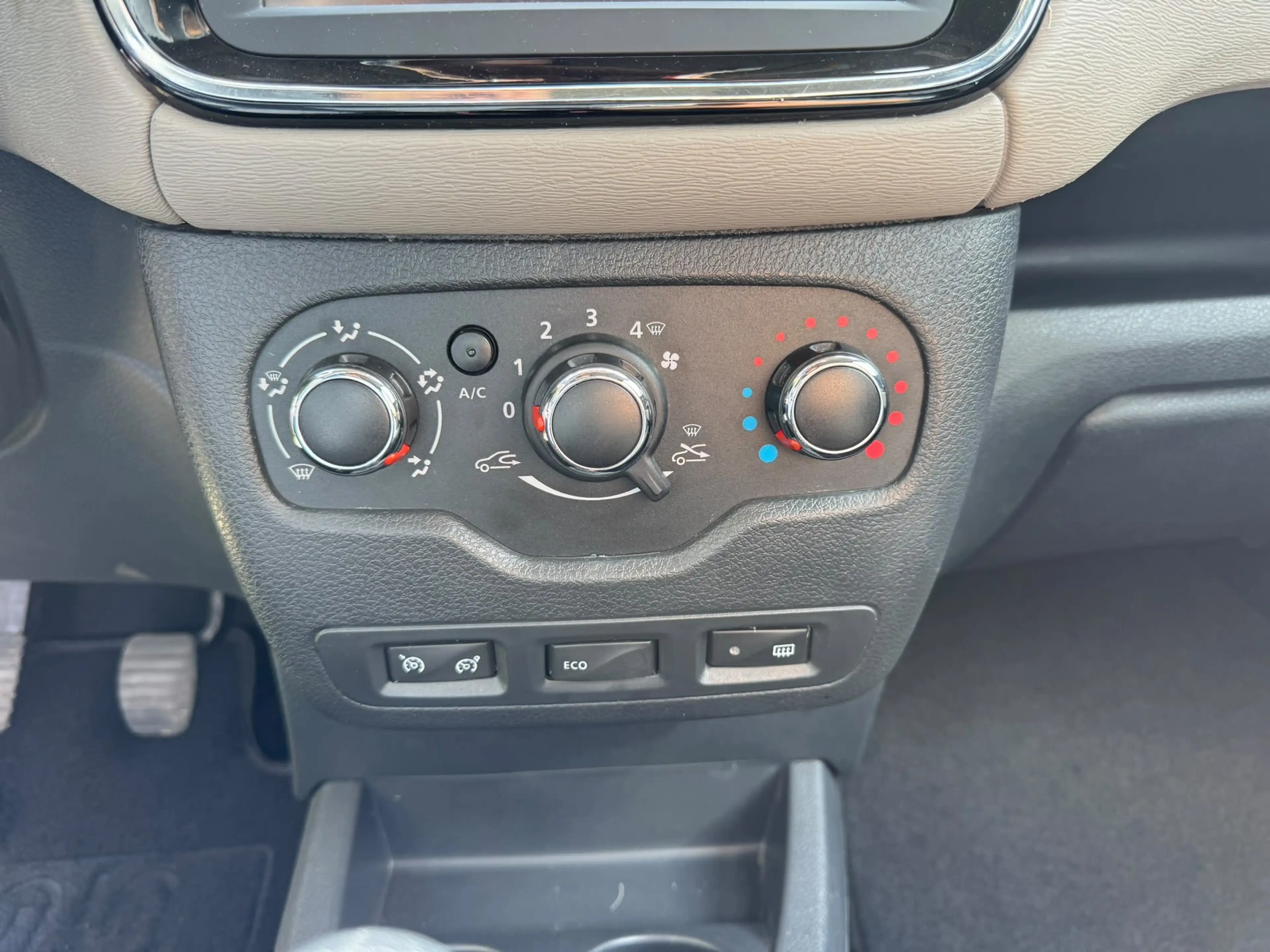 Dacia Dokker Laureate Navi Tempomat Tüv Neu Service Neu PDC — photo 11