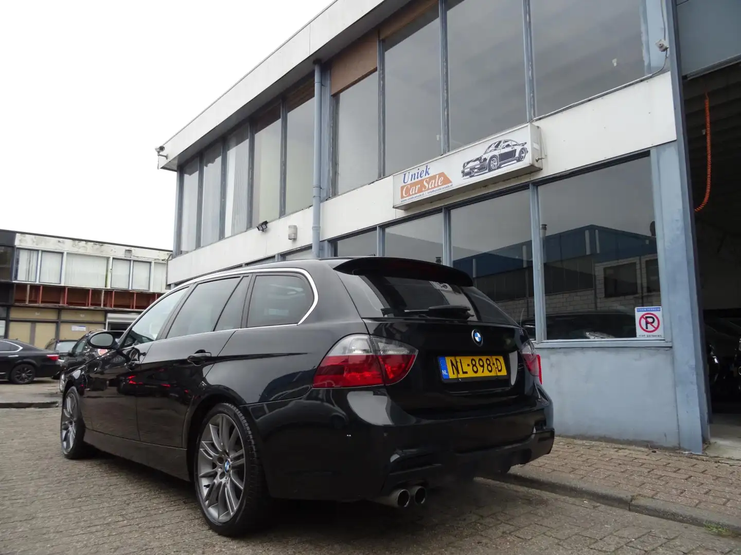 BMW 330 3-serie Touring 330xi High Executive Zwart - 2