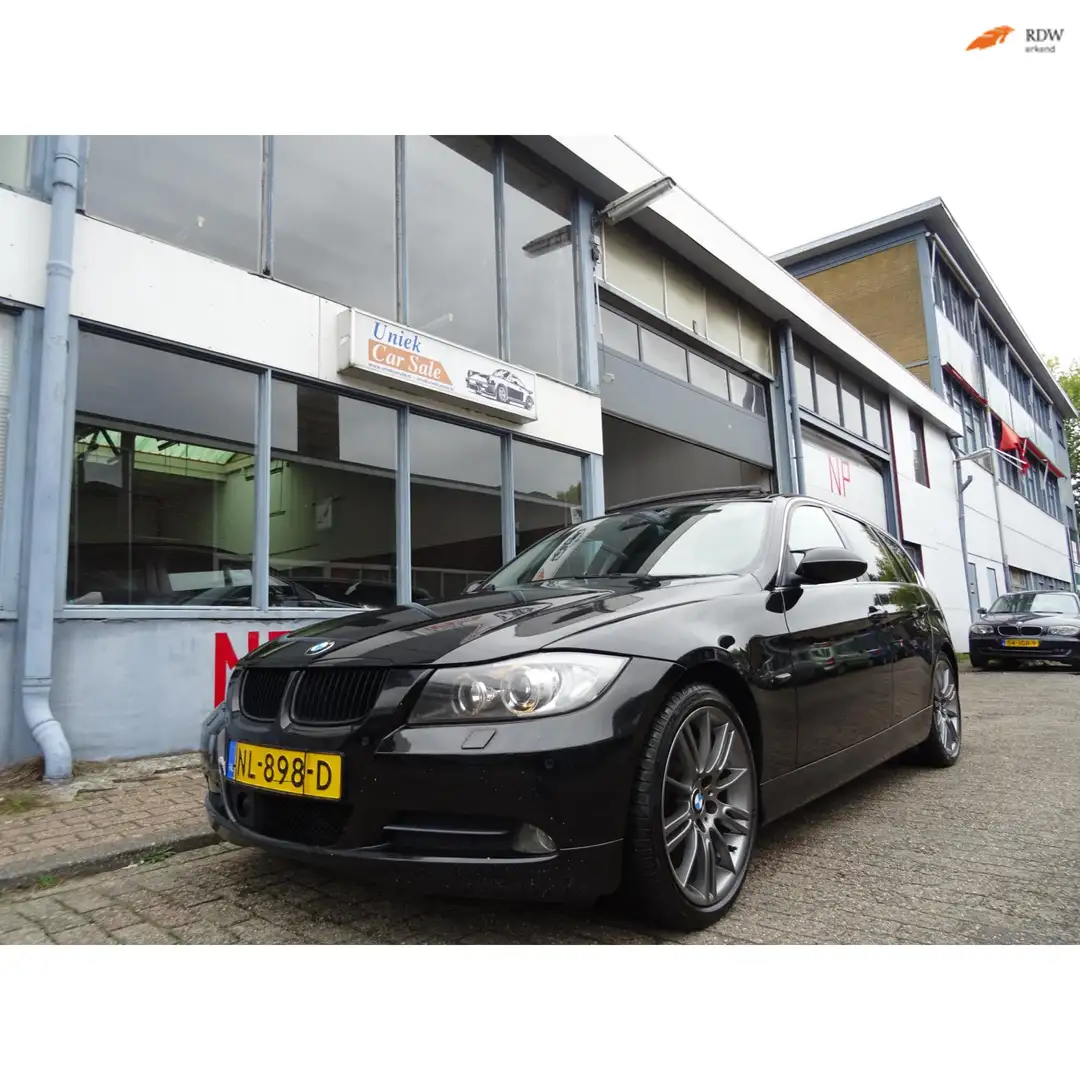 BMW 330 3-serie Touring 330xi High Executive Zwart - 1