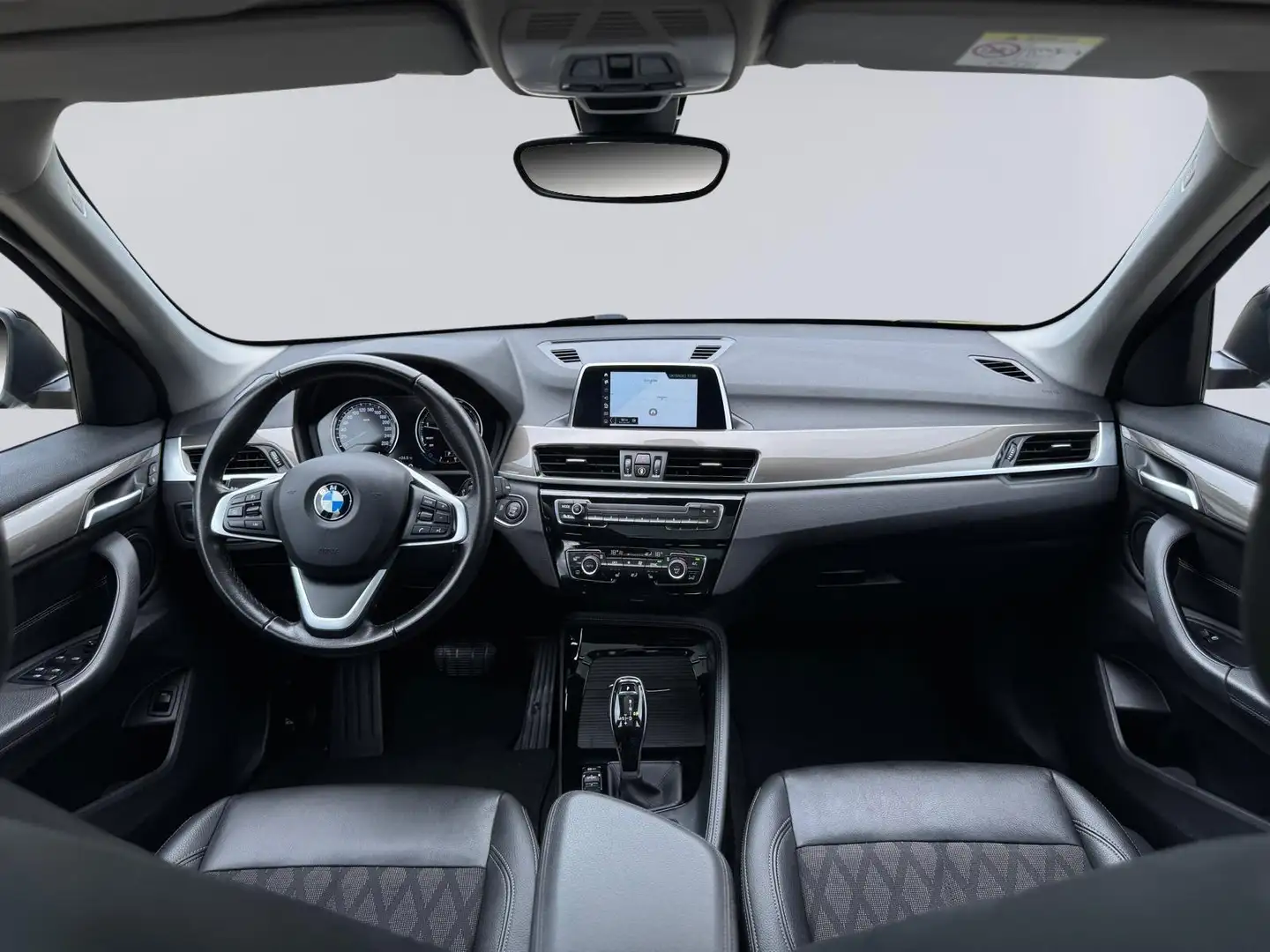 BMW X1 SDrive20i 192 pk High Executive, panoramadak, trek Noir - 2