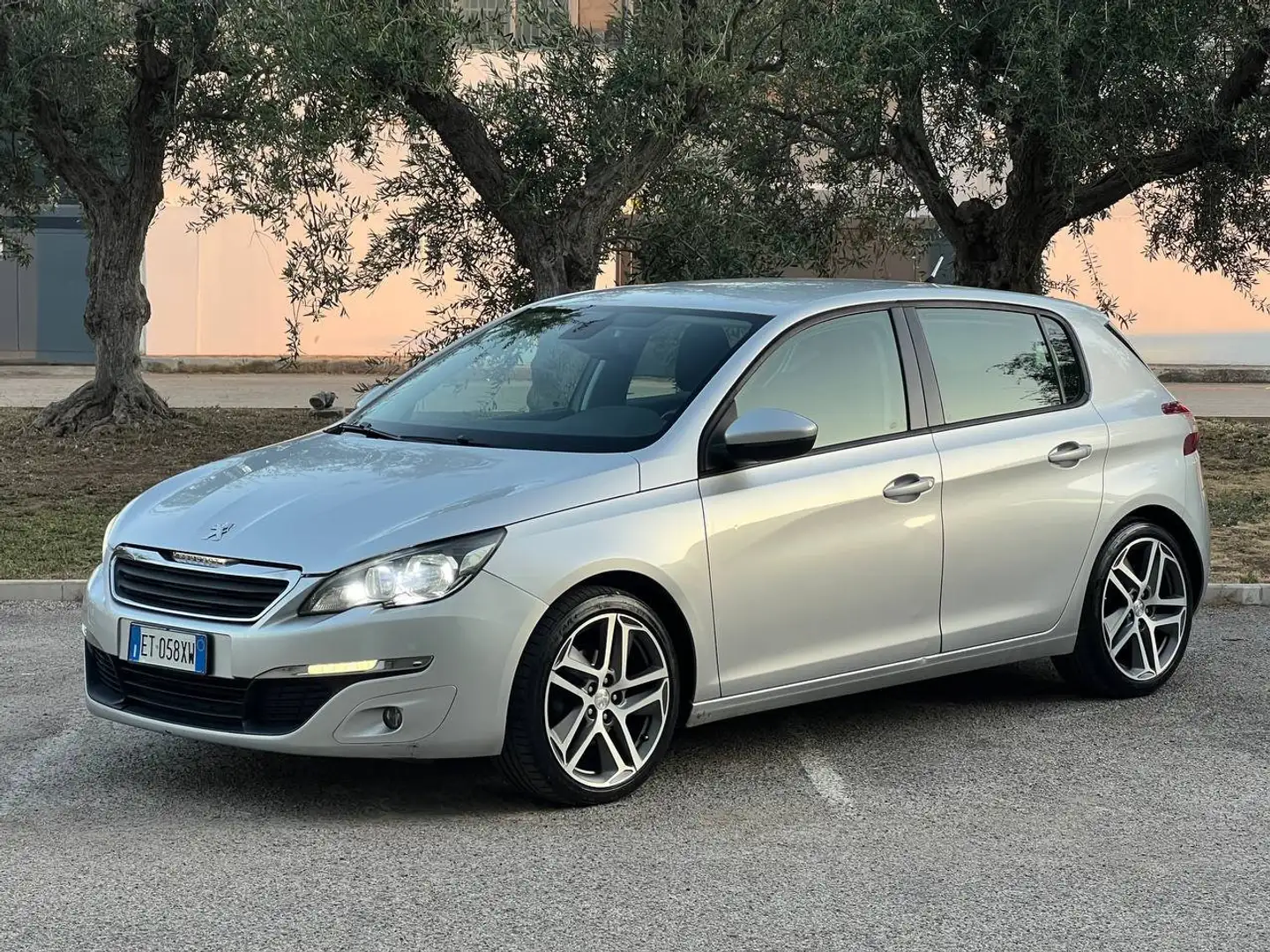Peugeot 308 308 II 2013 5p 1.6 e-hdi 8v Active s Grigio - 1