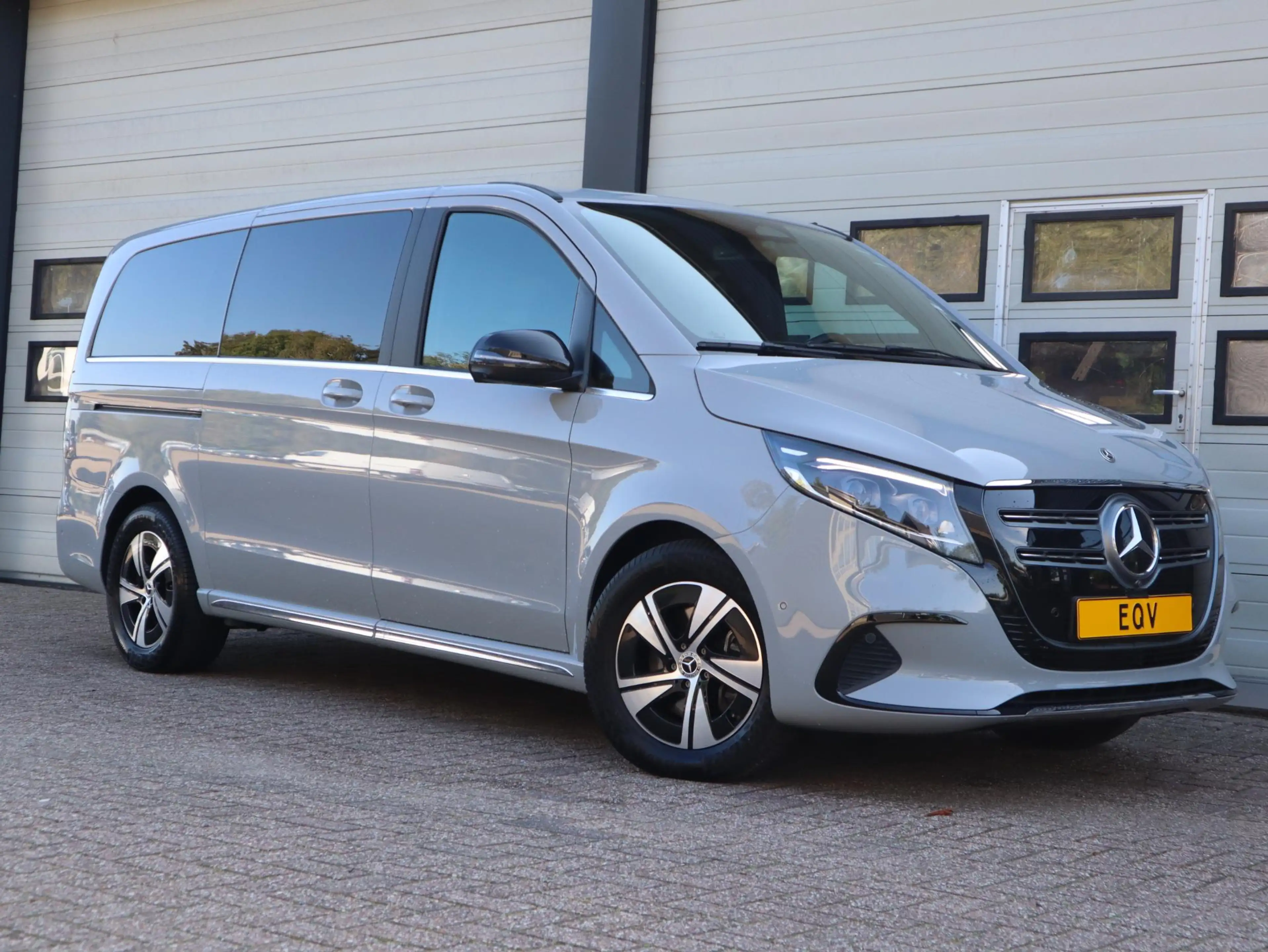 Mercedes-Benz EQV 300 L2 Avantgarde 90 kWh — photo 2