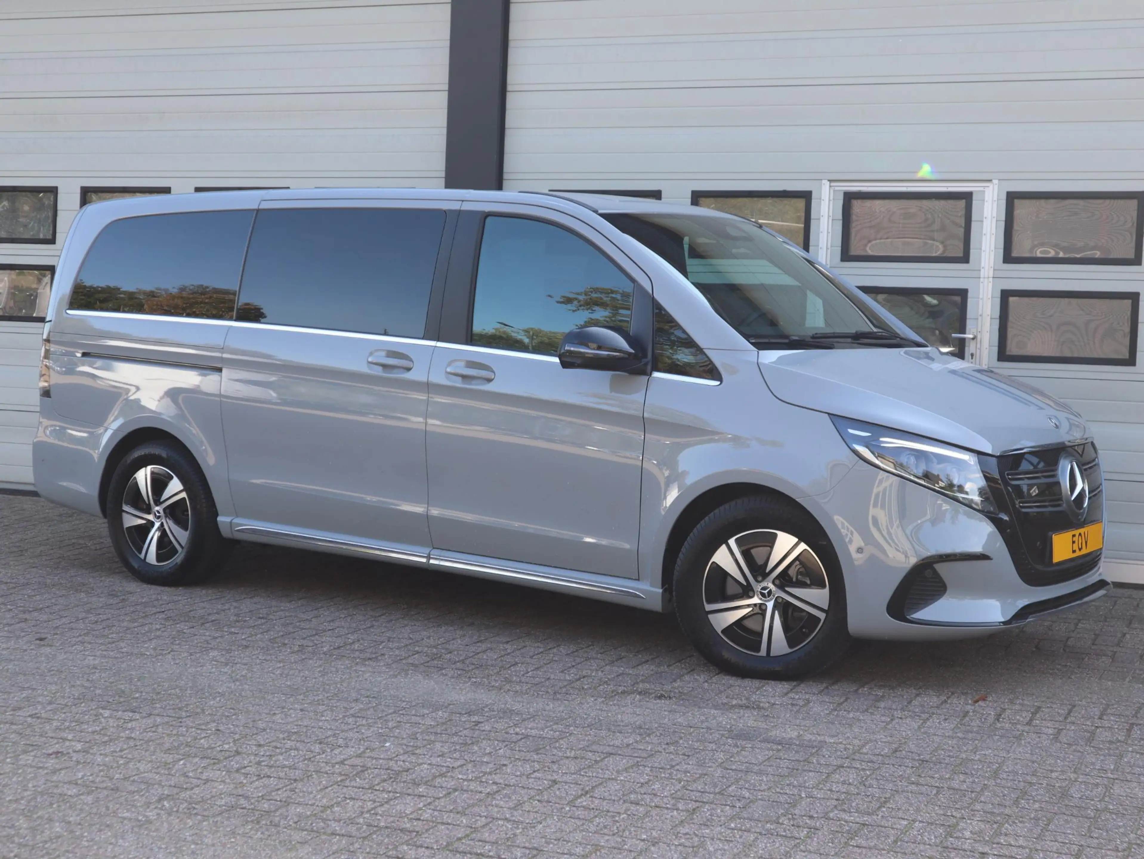 Mercedes-Benz EQV 300 L2 Avantgarde 90 kWh — photo 6