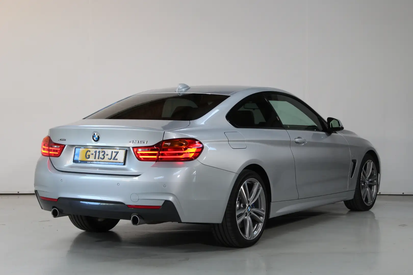 BMW 435 4-serie Coupé 435i xDrive High Executive | M-Sport Gris - 2