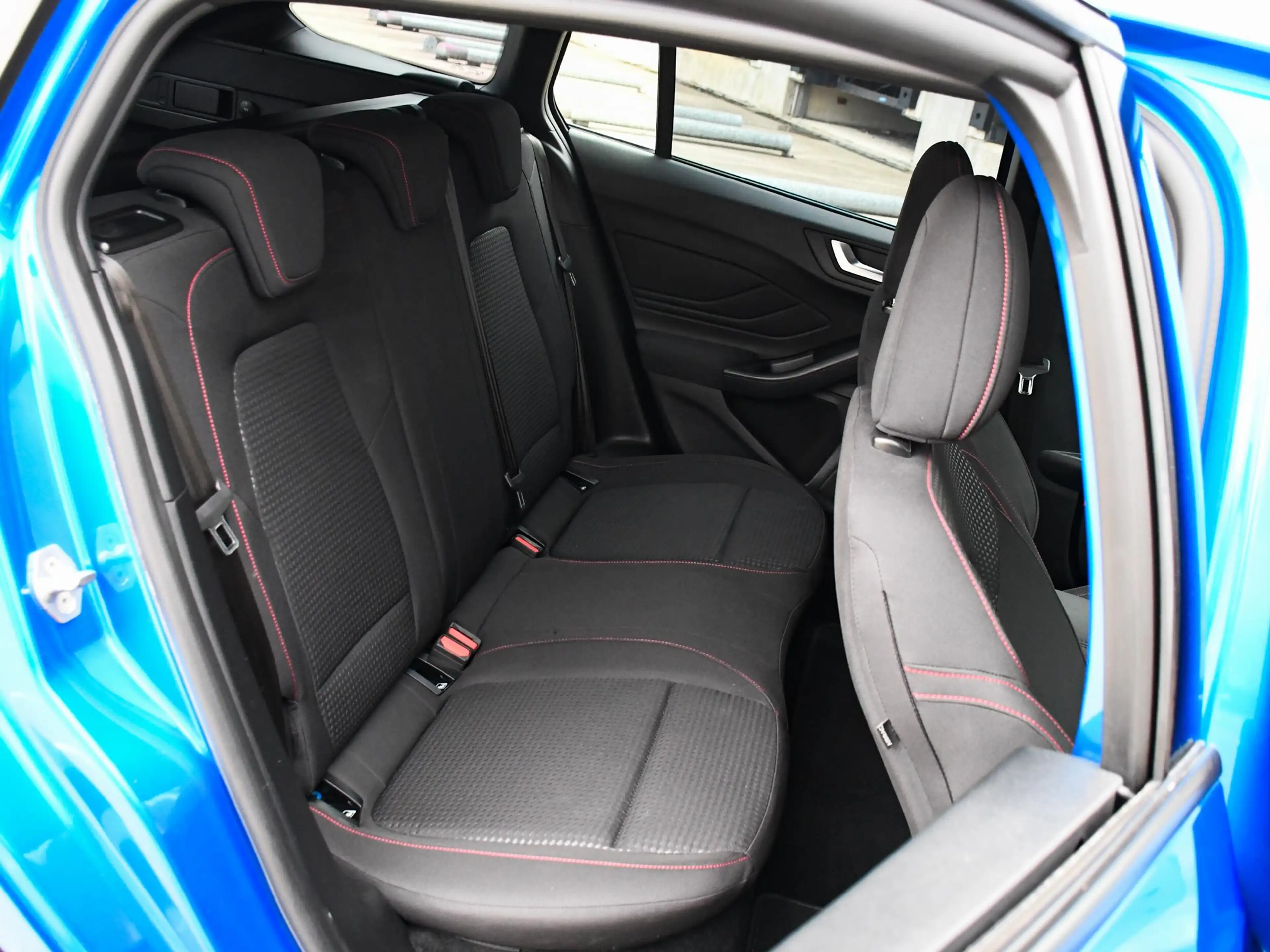 Ford Focus Wagon ST Line Business 1.0 EcoBoost Hybrid 125pk W — photo 11